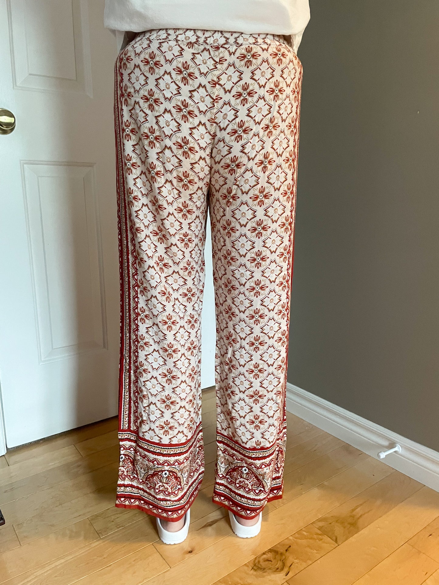Lucy & Laurel Red Printed Boho Rayon Pants – Size Medium