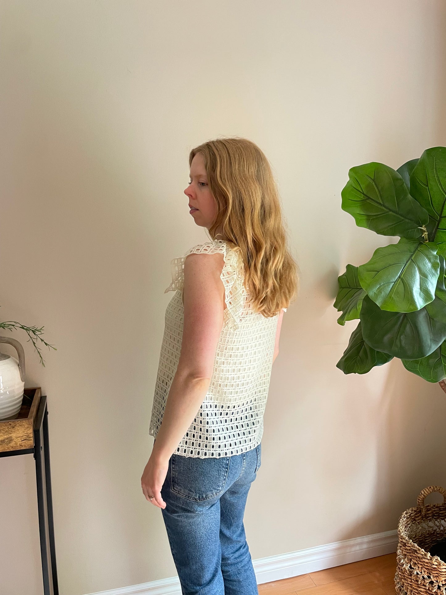 Banana Republic Cream Eyelet Lace Ruffle Sleeveless Top - XS