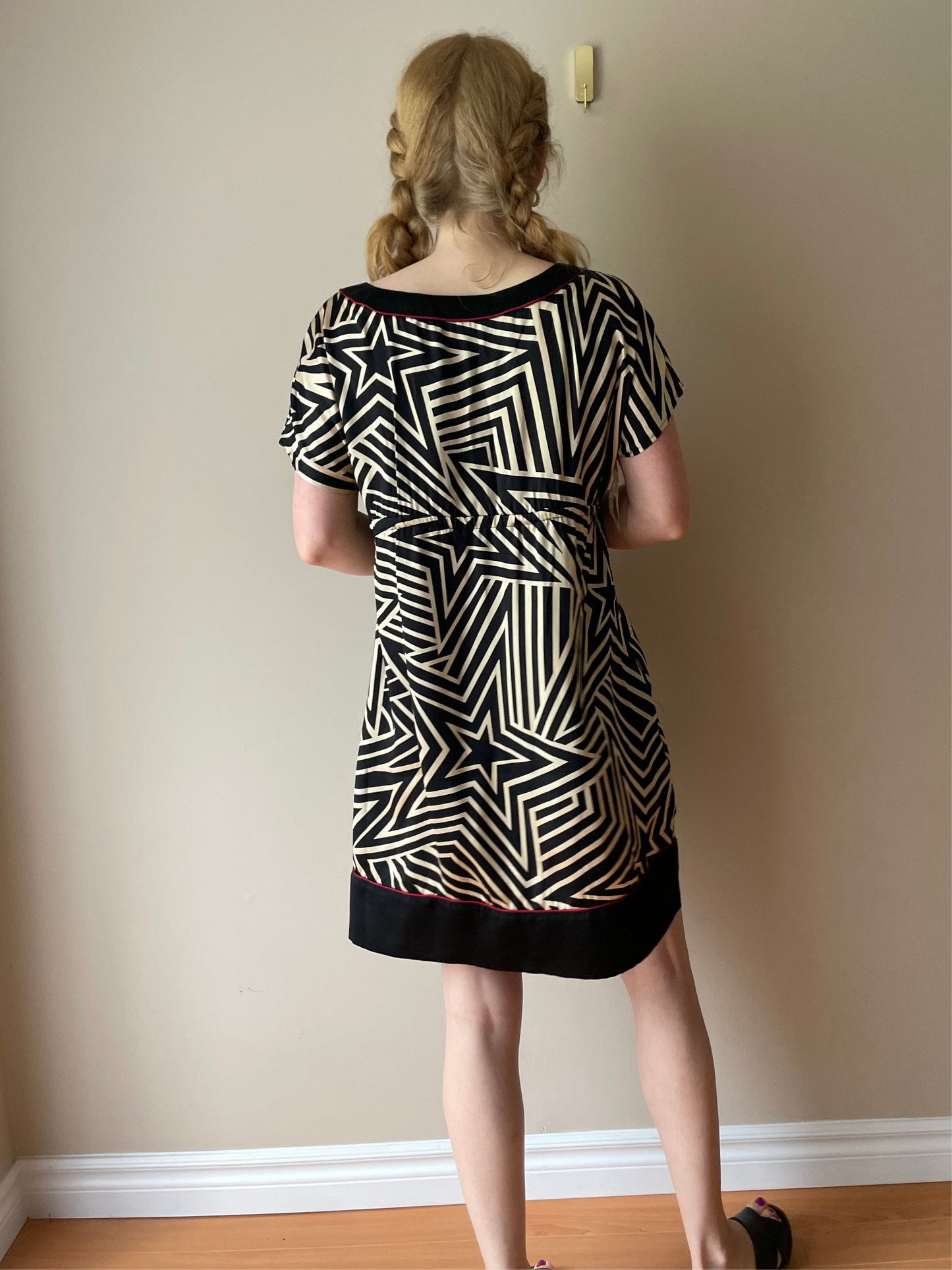 Buffalo David Bitton Black & Cream Geometric Star 100% Silk Mini Dress – Size Medium