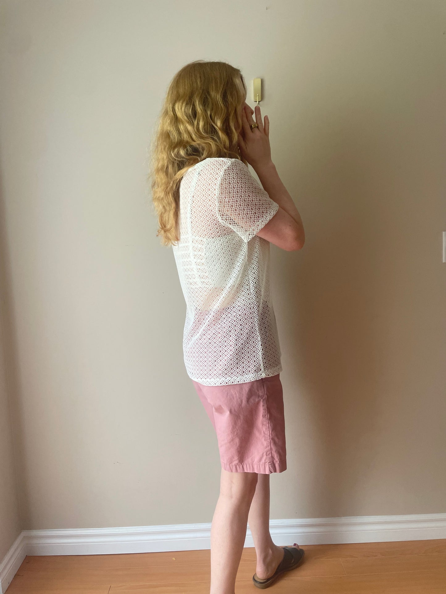 Gabby Isabella White Open-Knit Short Sleeve Top – Medium