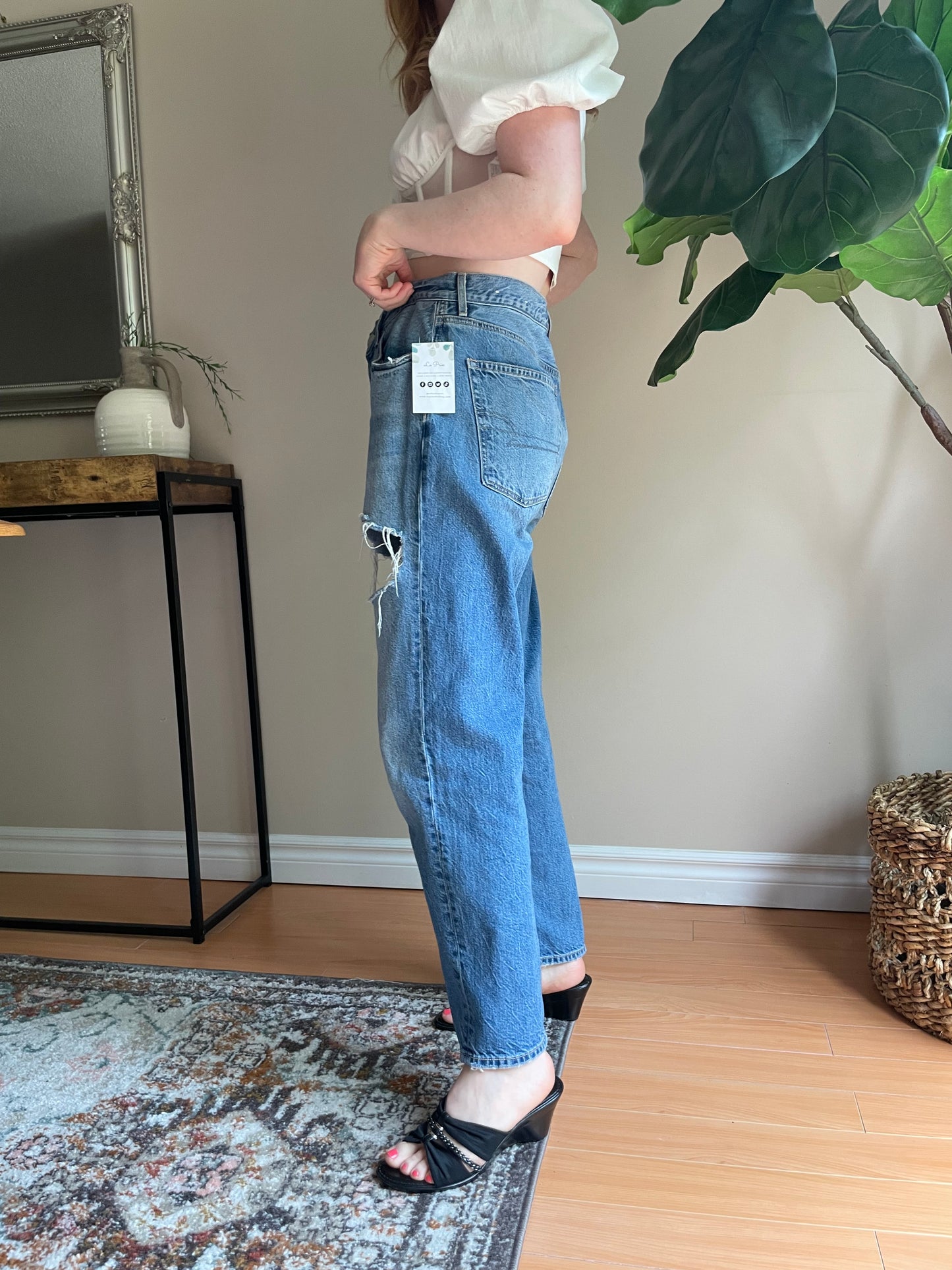 American Eagle Light Wash Barrel Leg Distressed 90's Boyfriend Jeans - Size 6
