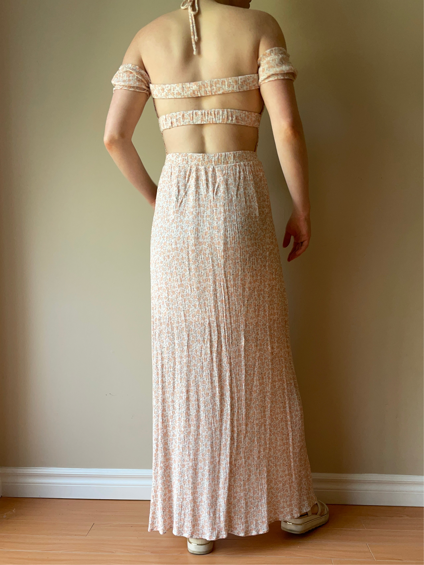 Sadie & Sage Pink Floral Smocked Open Back Maxi Dress – Size Medium