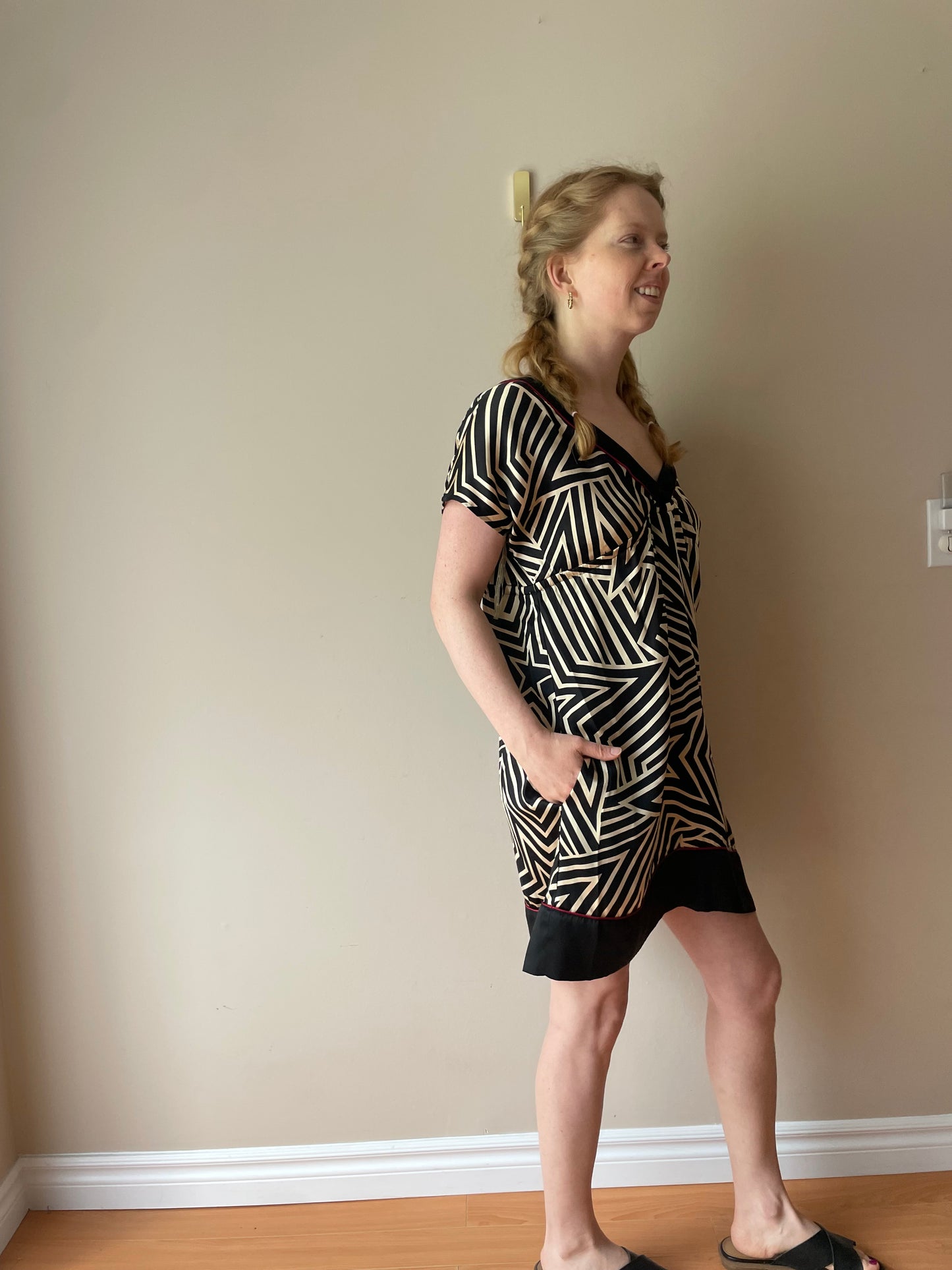 Buffalo David Bitton Black & Cream Geometric Star 100% Silk Mini Dress – Size Medium