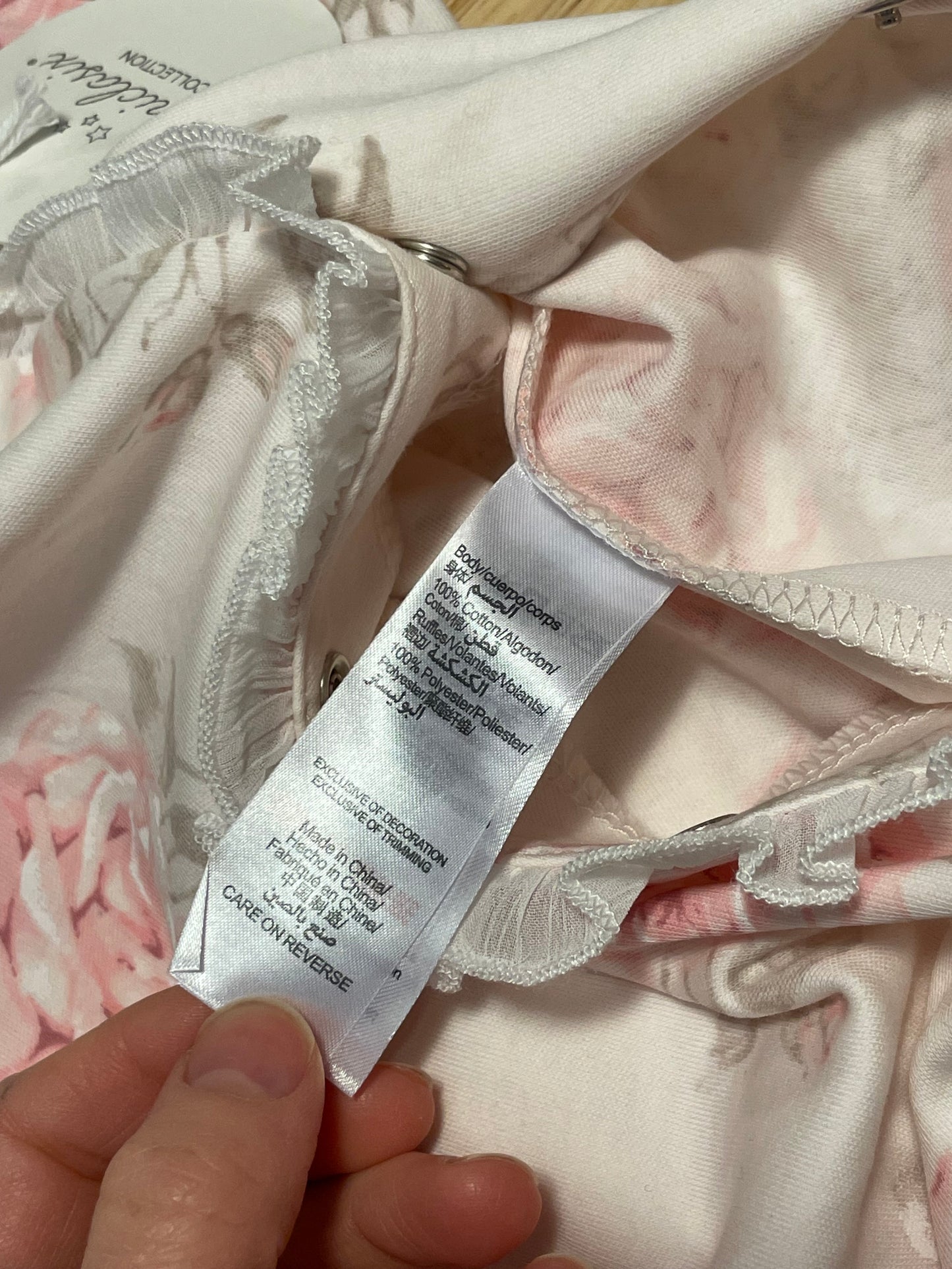 Miniclasix Rose Print Ruffle Footed Onesie NWT – Size 6M (12–16lb)