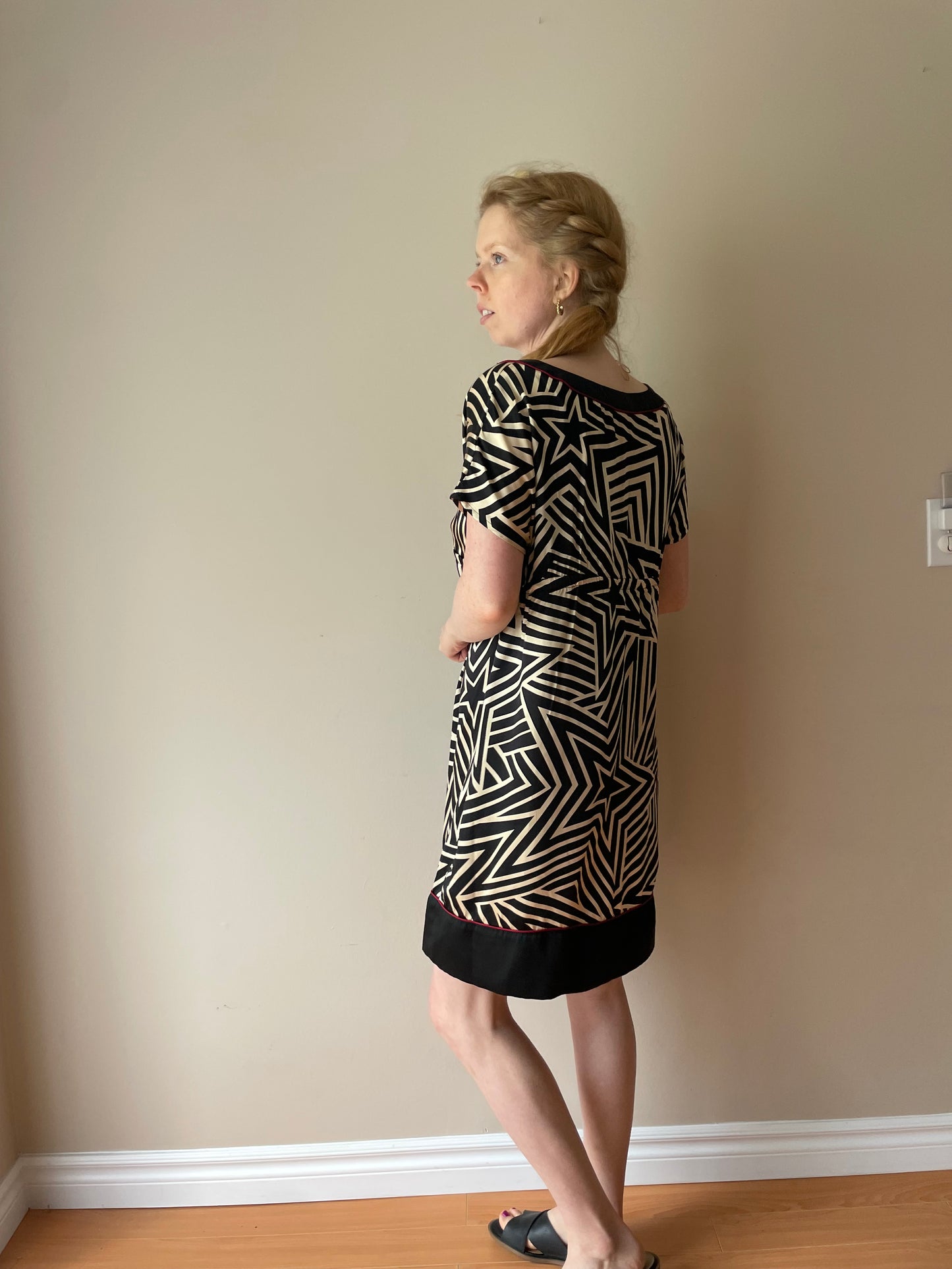 Buffalo David Bitton Black & Cream Geometric Star 100% Silk Mini Dress – Size Medium