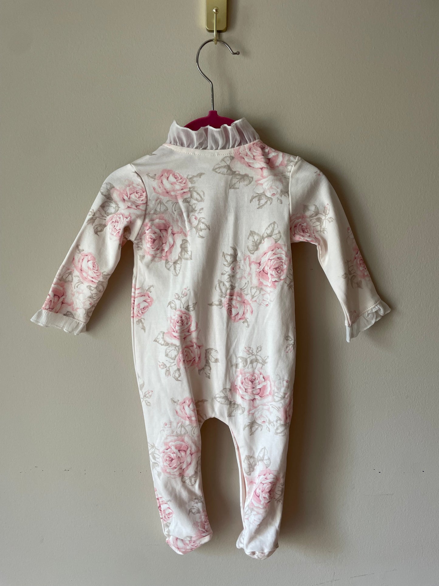 Miniclasix Rose Print Ruffle Footed Onesie NWT – Size 6M (12–16lb)