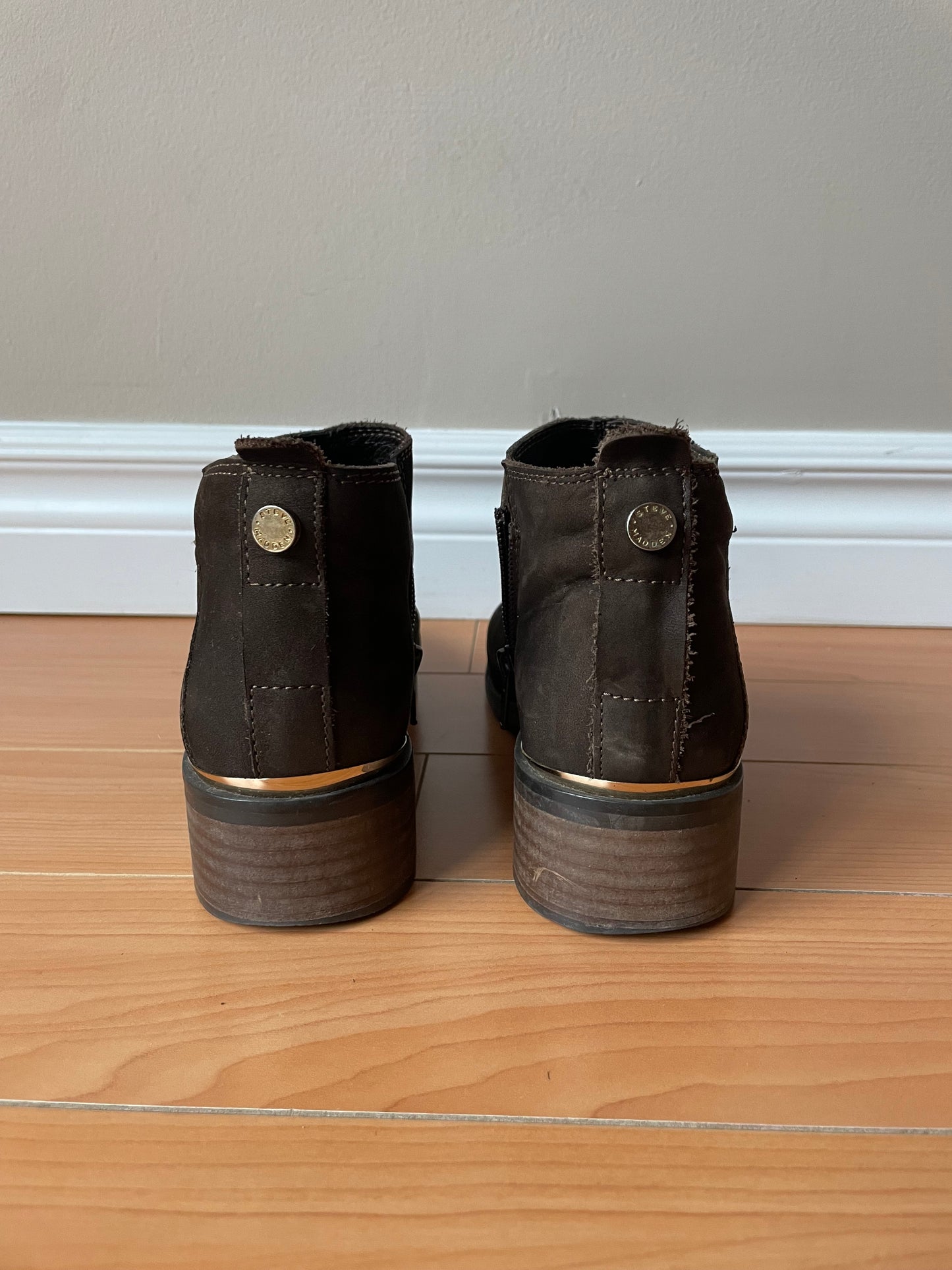 Steve Madden Kessey Brown Nubuck Leather Ankle Boots - Size 7