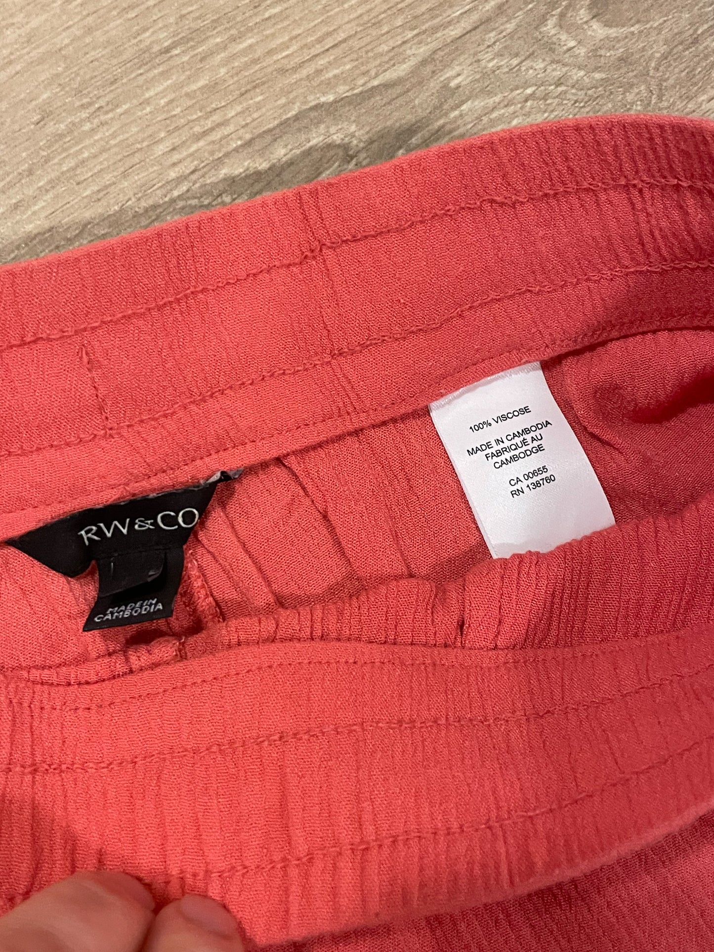 RW&CO Coral Crinkle Viscose Tassel Shorts – Size Small