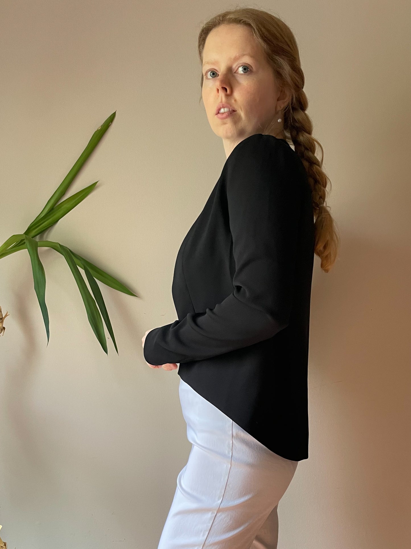 Tahari Black Collarless Open Hi-Low Blazer - Size 2