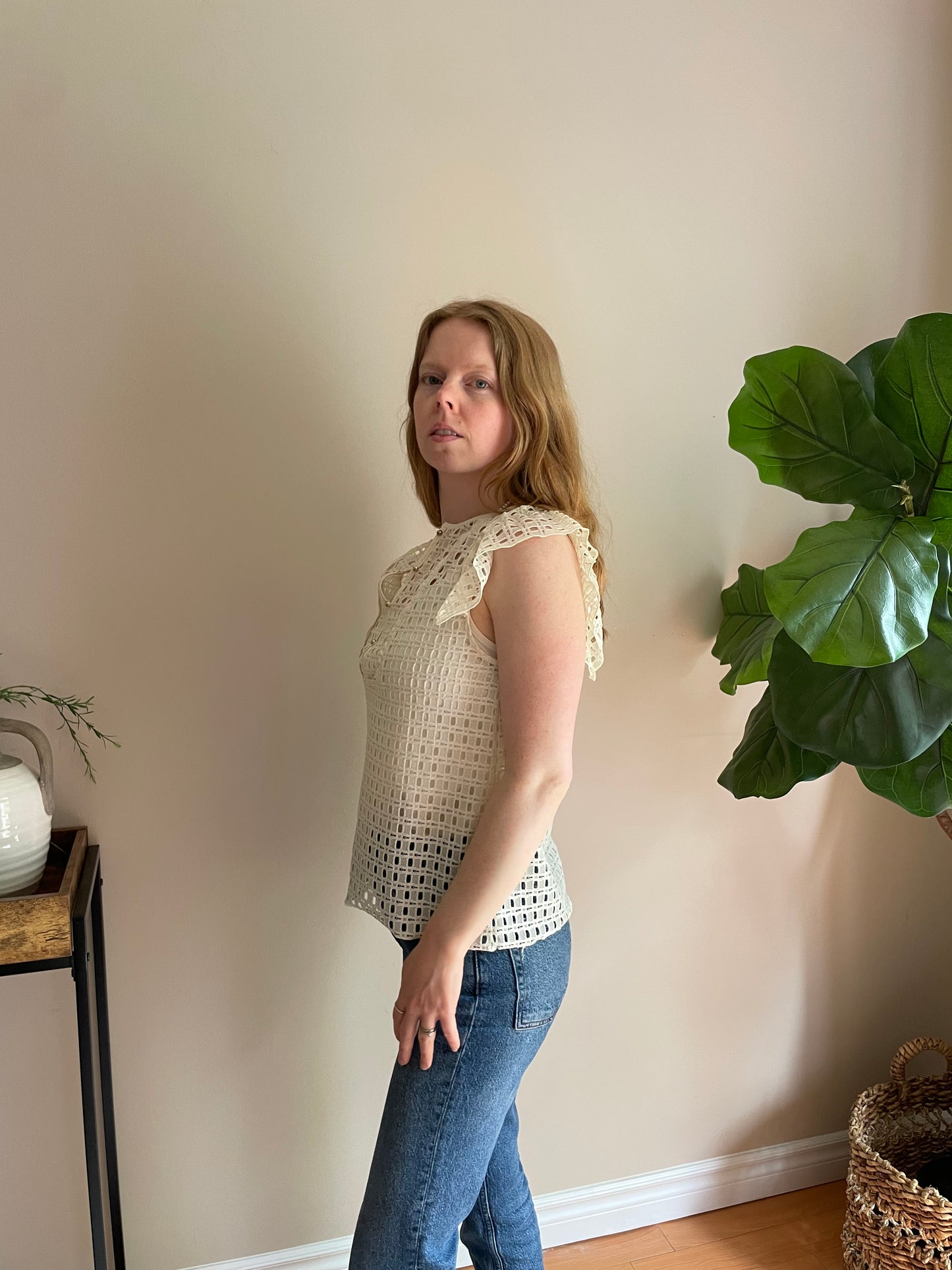 Banana Republic Cream Eyelet Lace Ruffle Sleeveless Top - XS