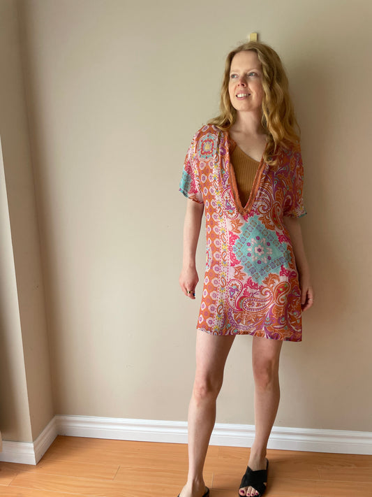 bebe Tangerine Multicolour 100% Silk Boho Paisley Deep V Tunic Dress – Size Medium (NWT)