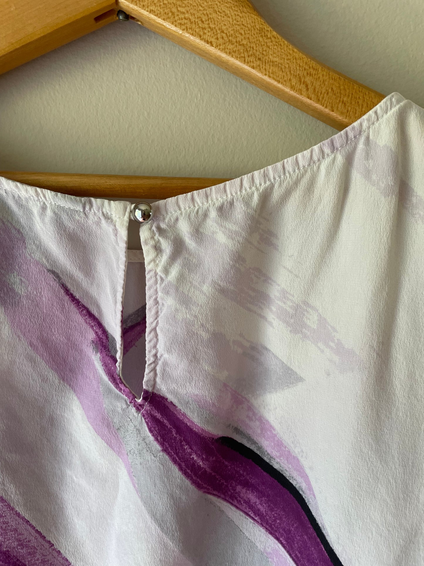 White House Black Market Abstract Brushstroke 100% Silk Blouse – Medium