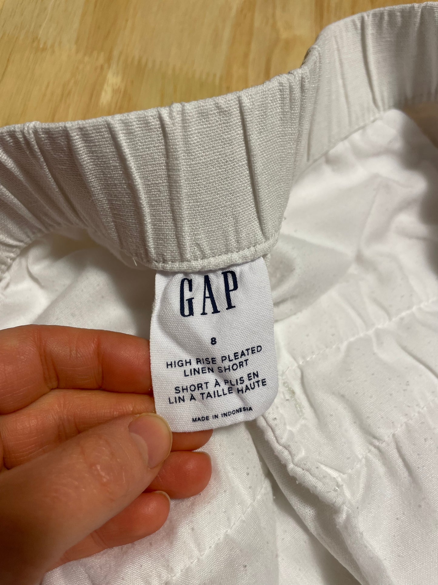 GAP White Linen Pleated Shorts – Size 8