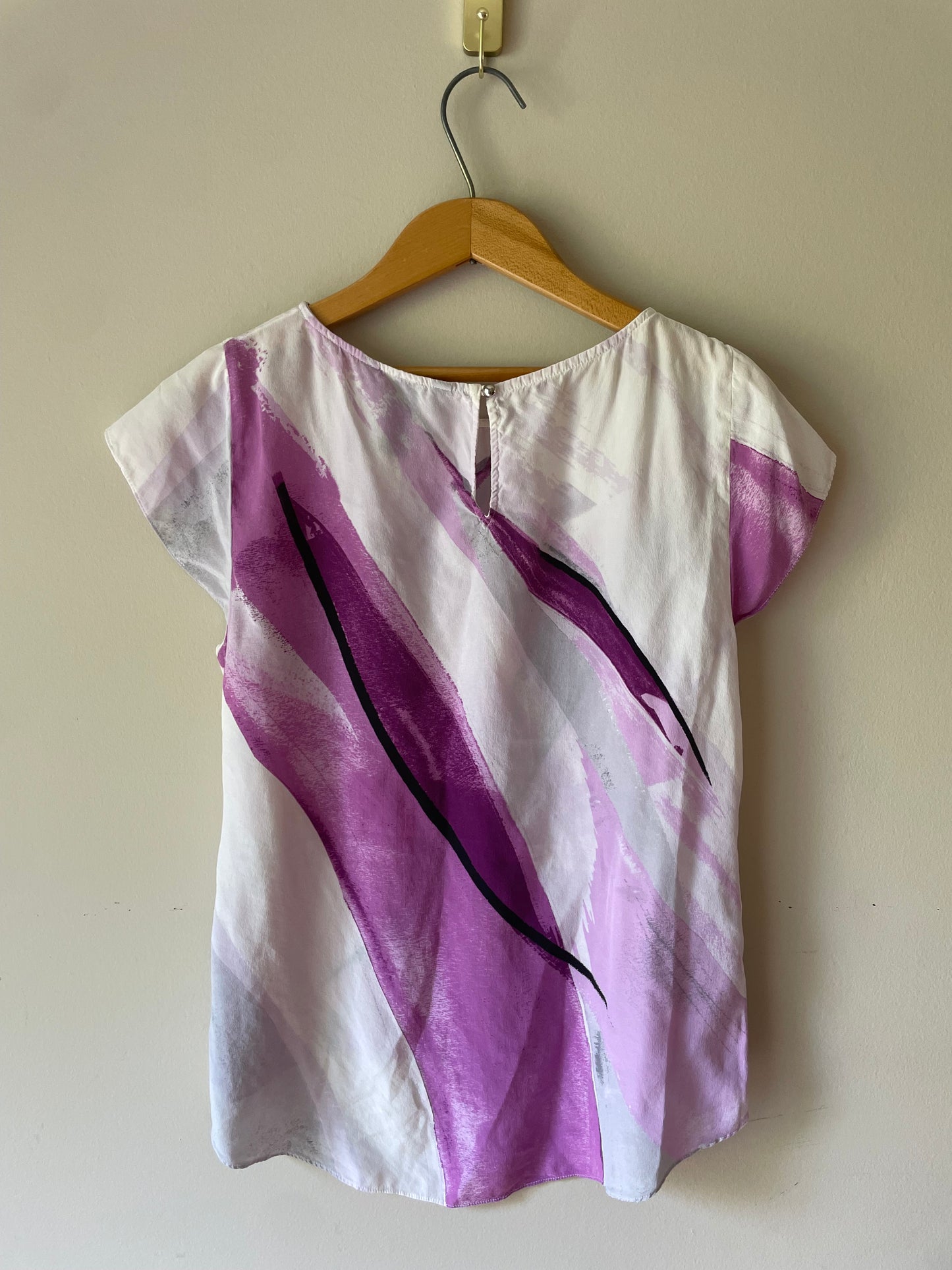 White House Black Market Abstract Brushstroke 100% Silk Blouse – Medium