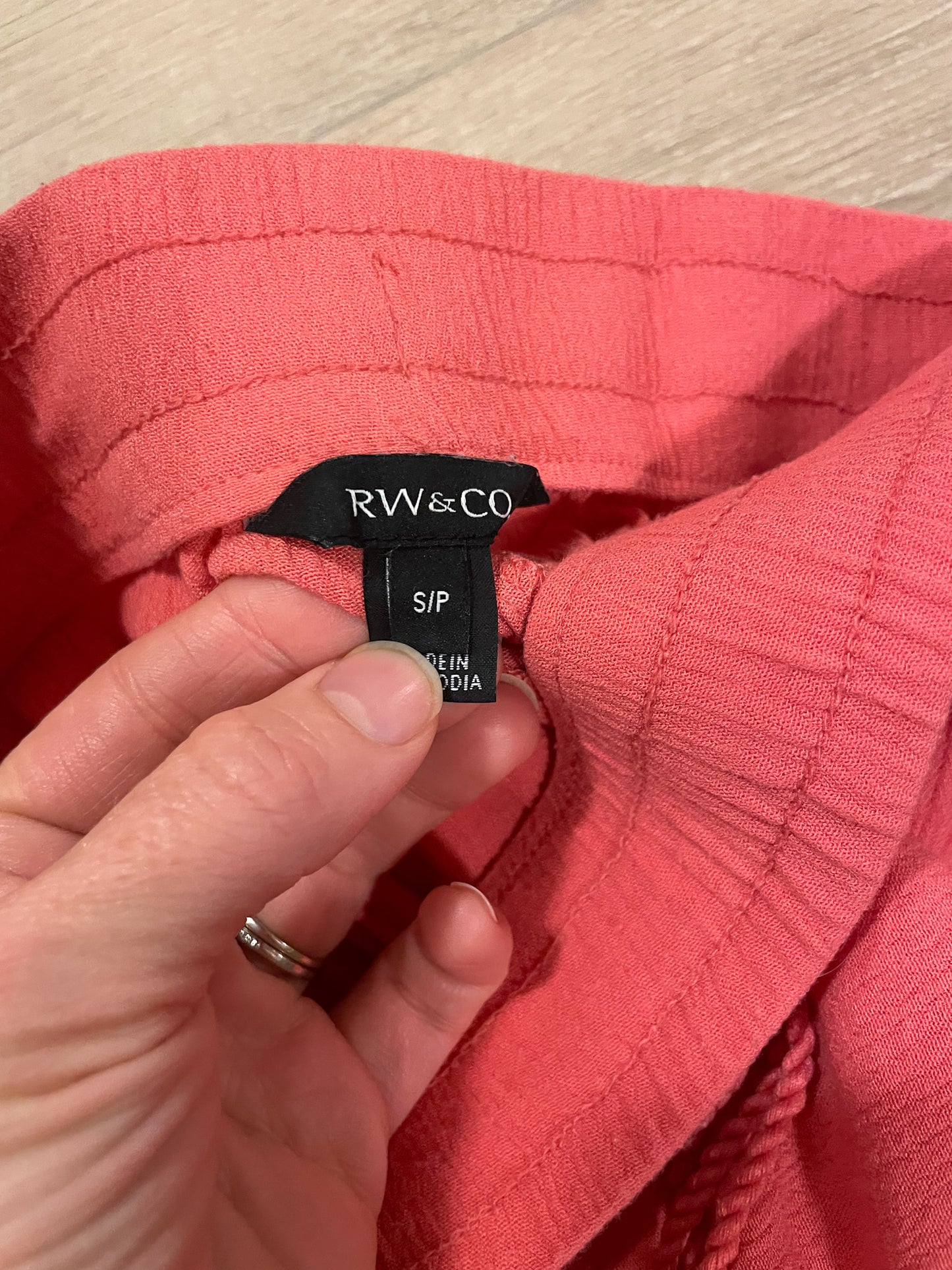 RW&CO Coral Crinkle Viscose Tassel Shorts – Size Small