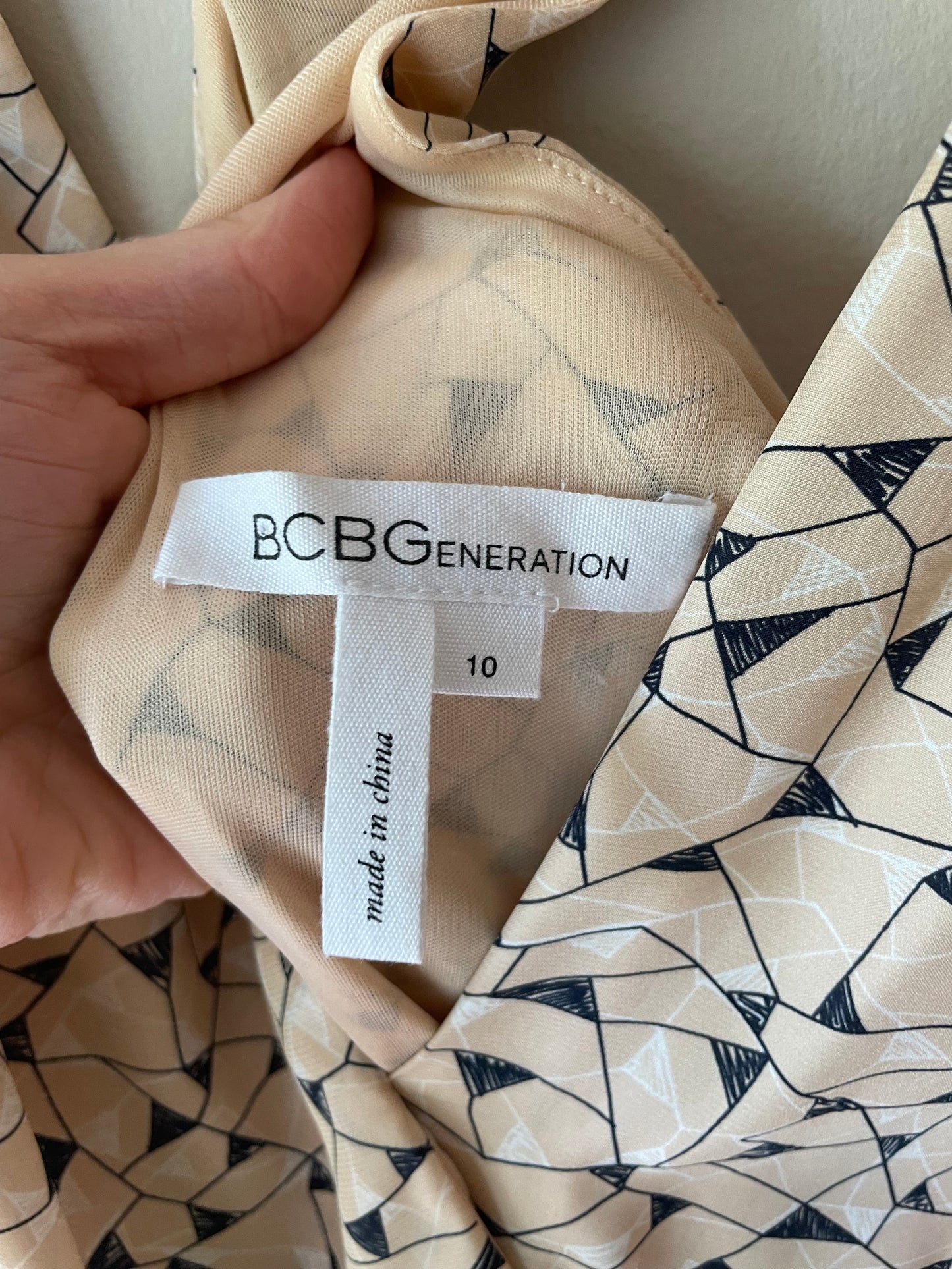 BCBGeneration Blush Geometric Print Draped Cutout Sleeveless Dress – Size 10