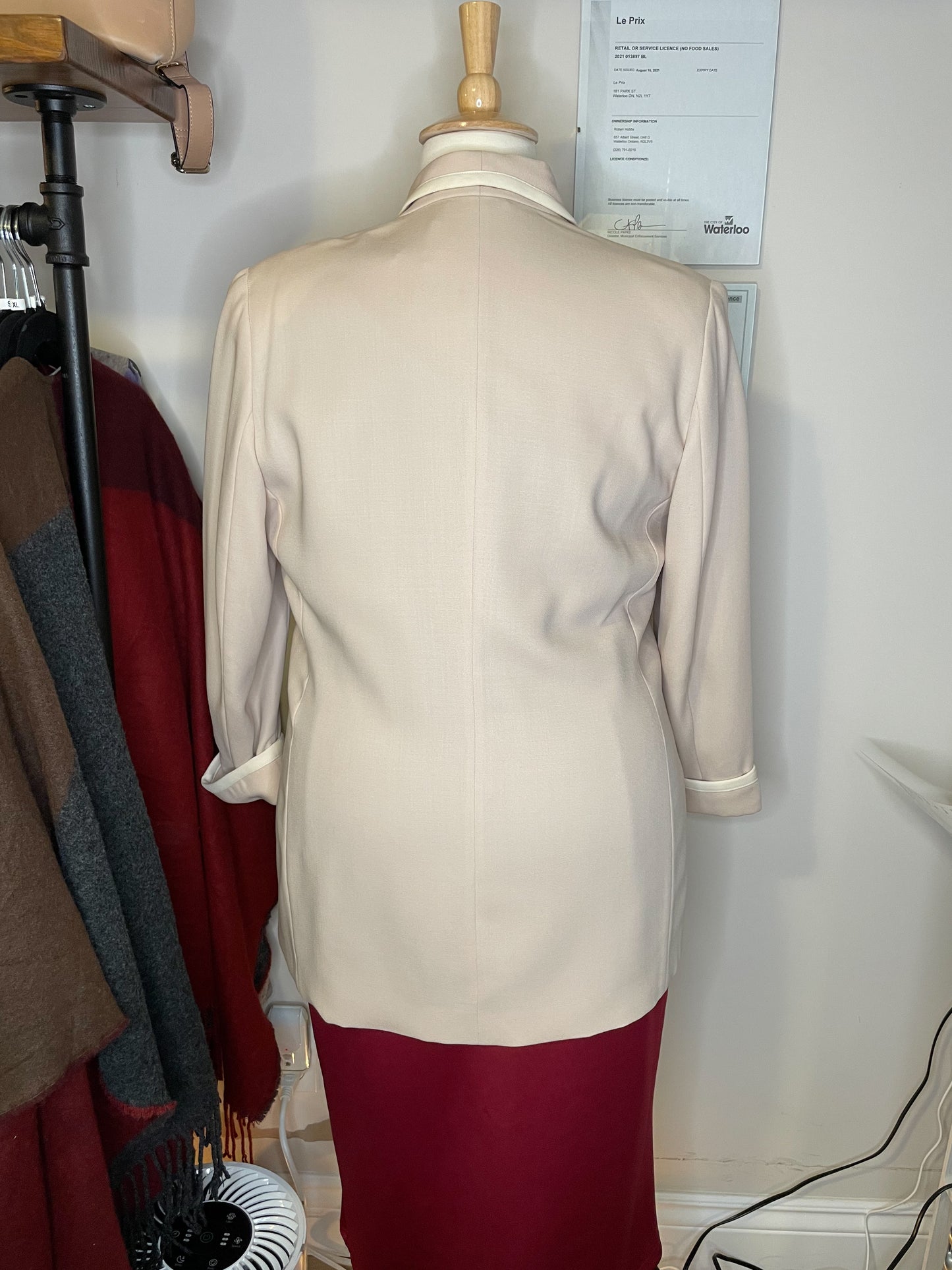 Vintage Peter Nygard 100% Wool Long Beige Blazer - Size 16