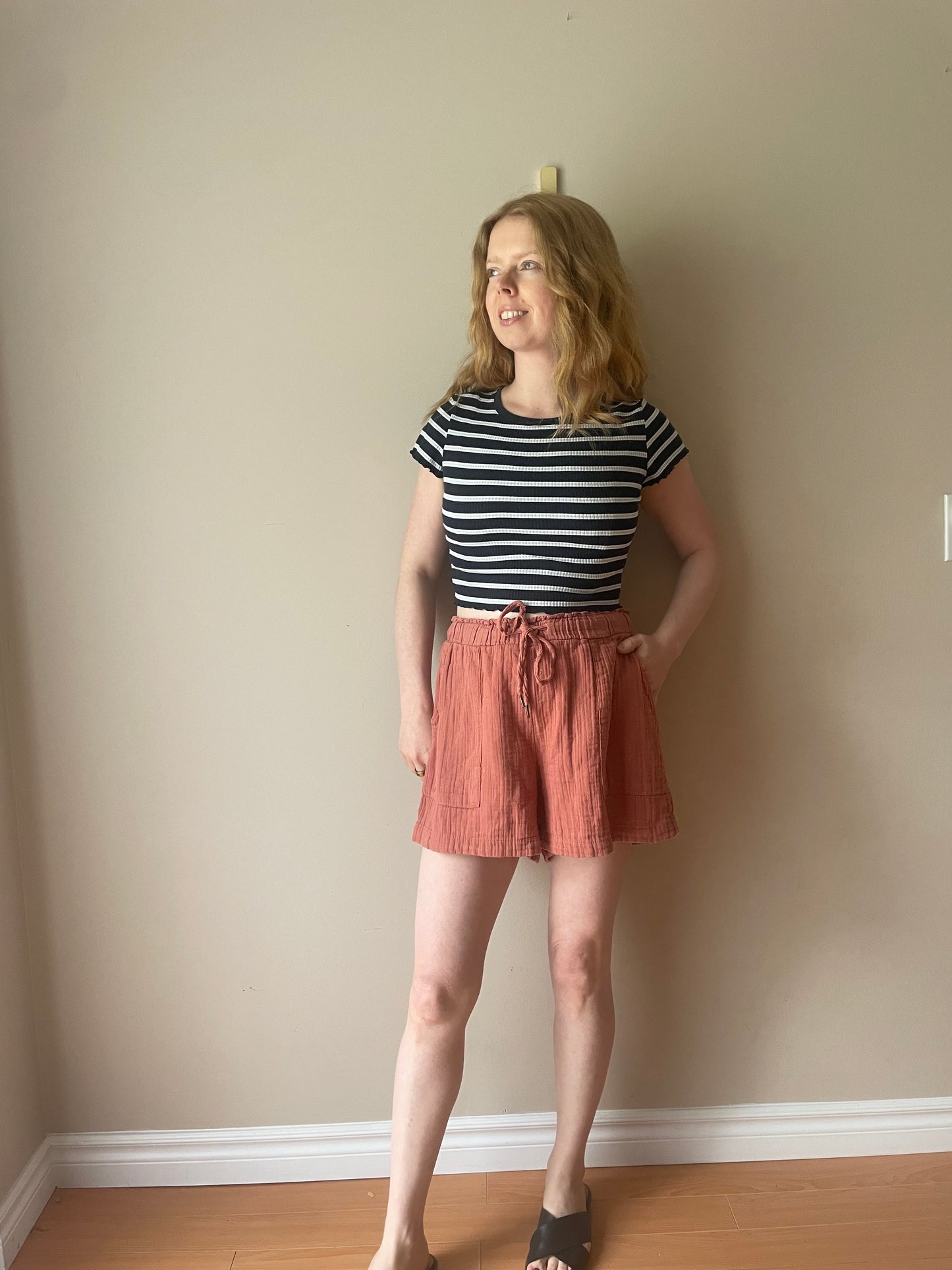 Uniqlo Navy & White Ribbed Striped Crop Top – Small