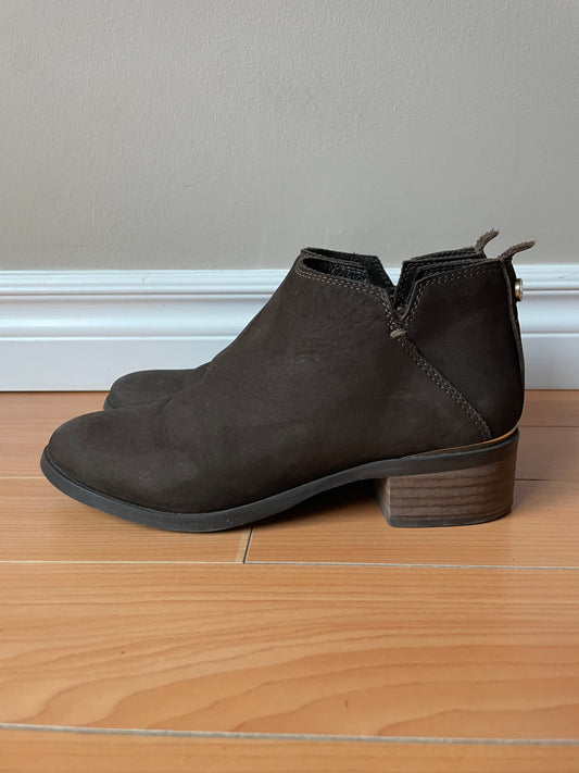 Steve Madden Kessey Brown Nubuck Leather Ankle Boots - Size 7
