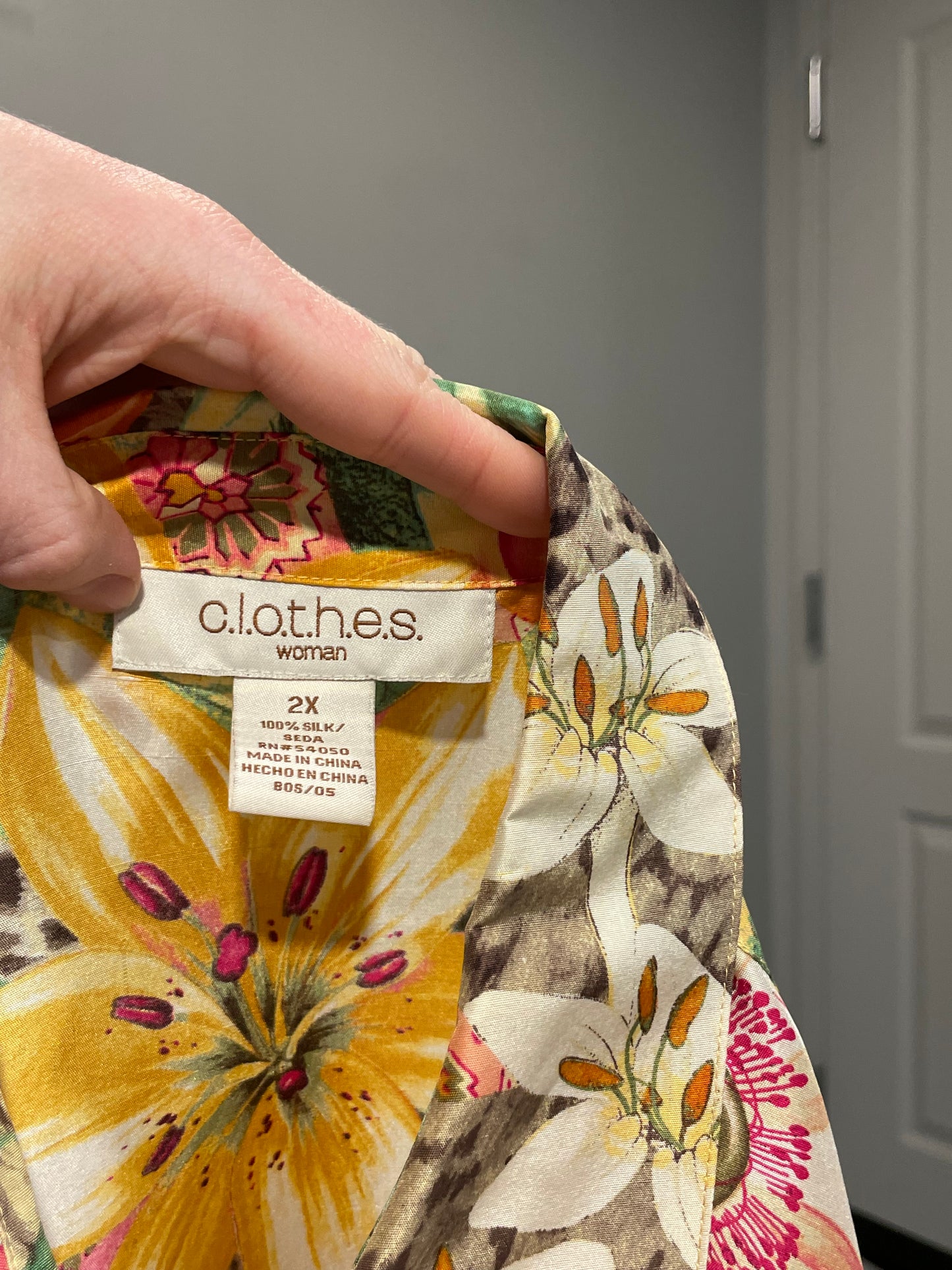 C.l.o.t.h.e.s. Woman Floral Silk Button-Up Shirt – 2X