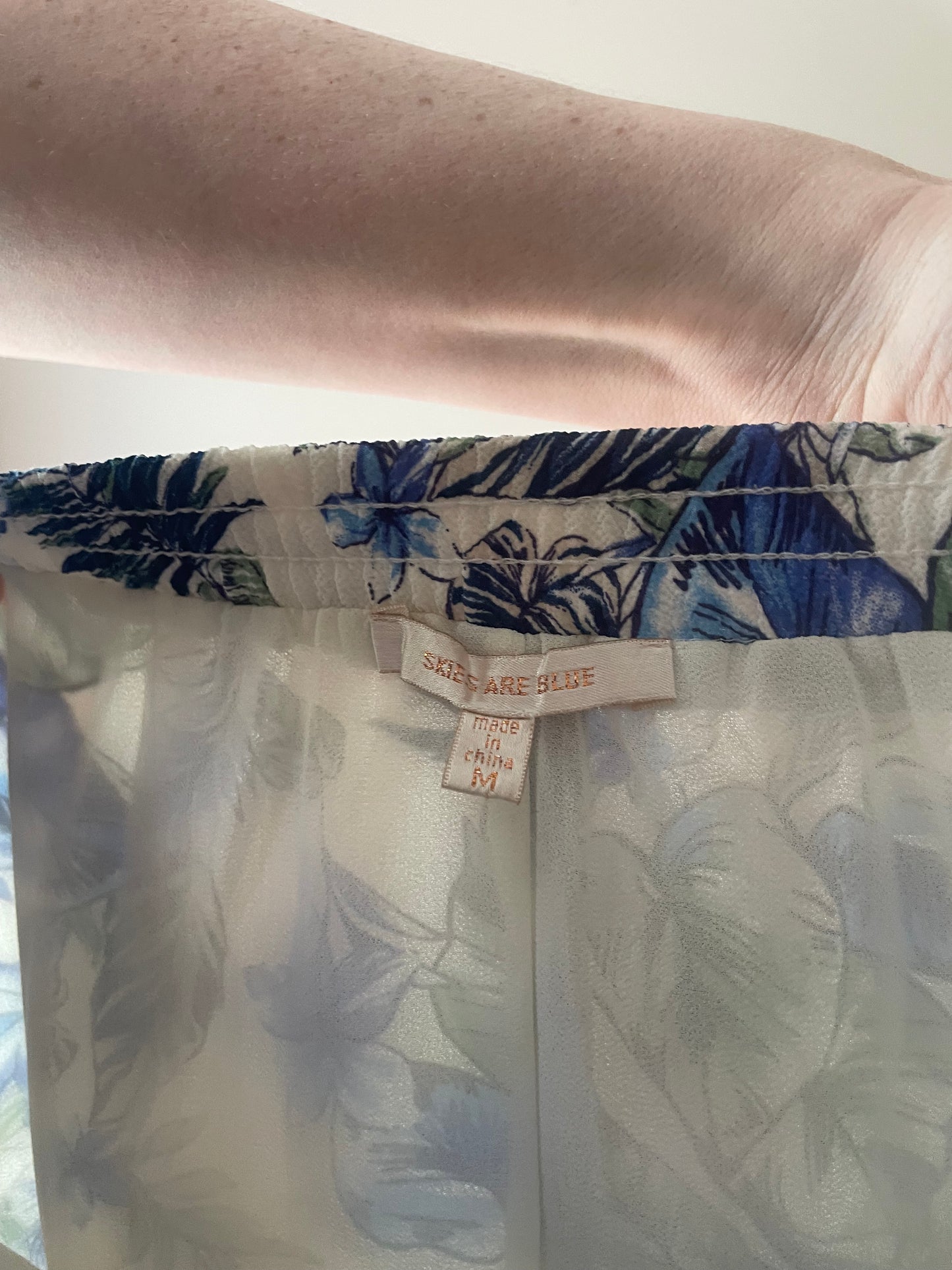Skies Are Blue White & Blue Tropical Print Pleated Skirt – S/M
