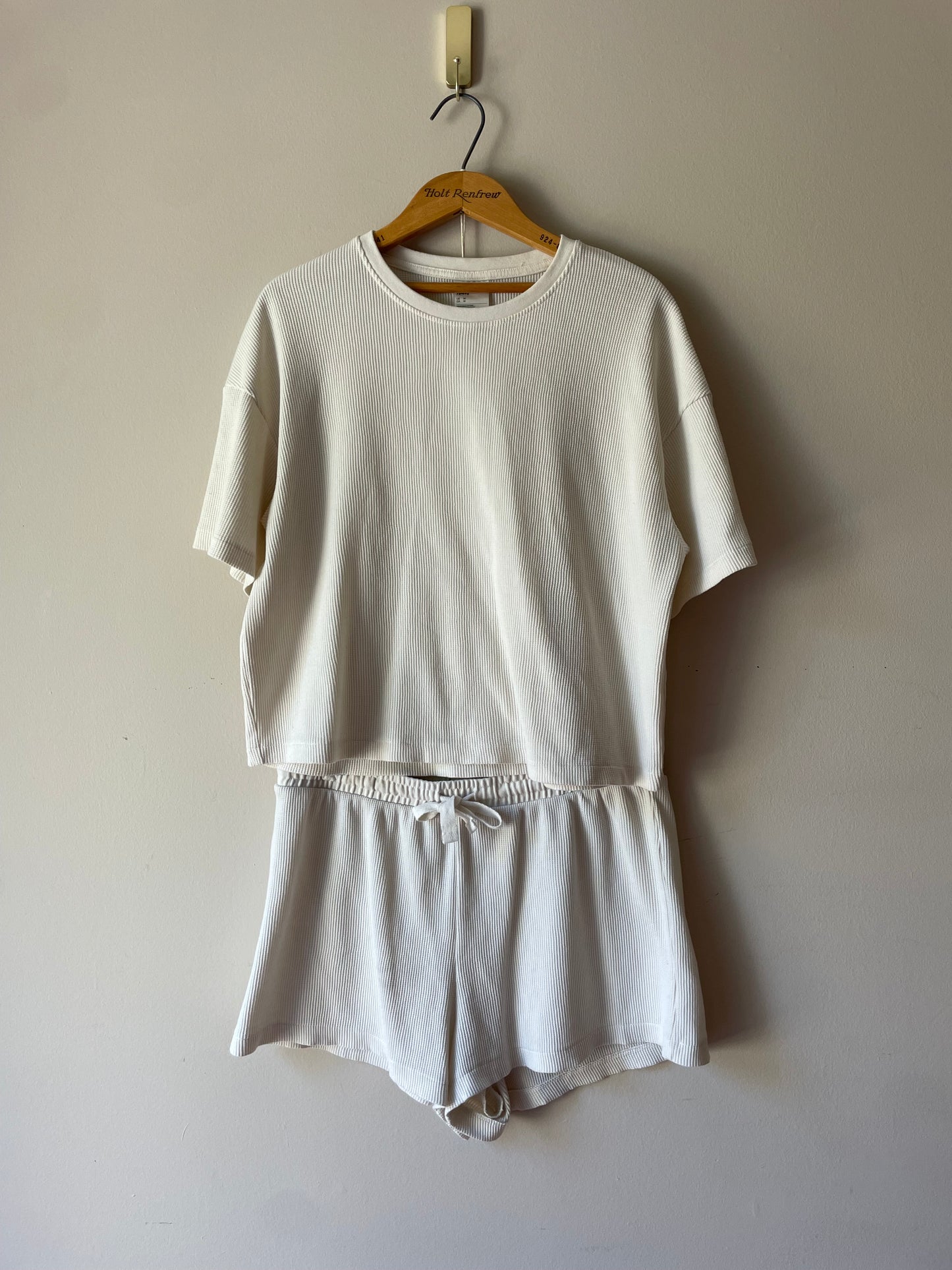 H&M Cream Ribbed Lounge Set - T-Shirt & Shorts - Size Medium