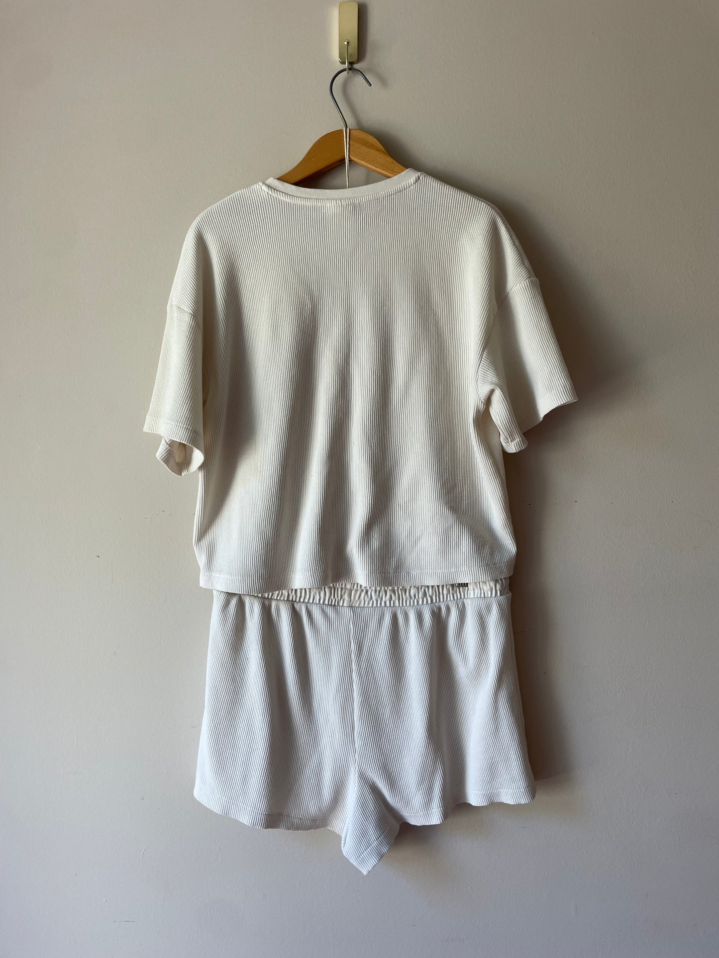 H&M Cream Ribbed Lounge Set - T-Shirt & Shorts - Size Medium