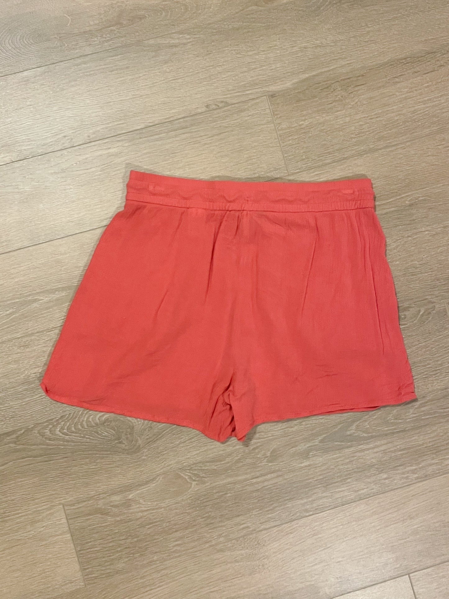 RW&CO Coral Crinkle Viscose Tassel Shorts – Size Small