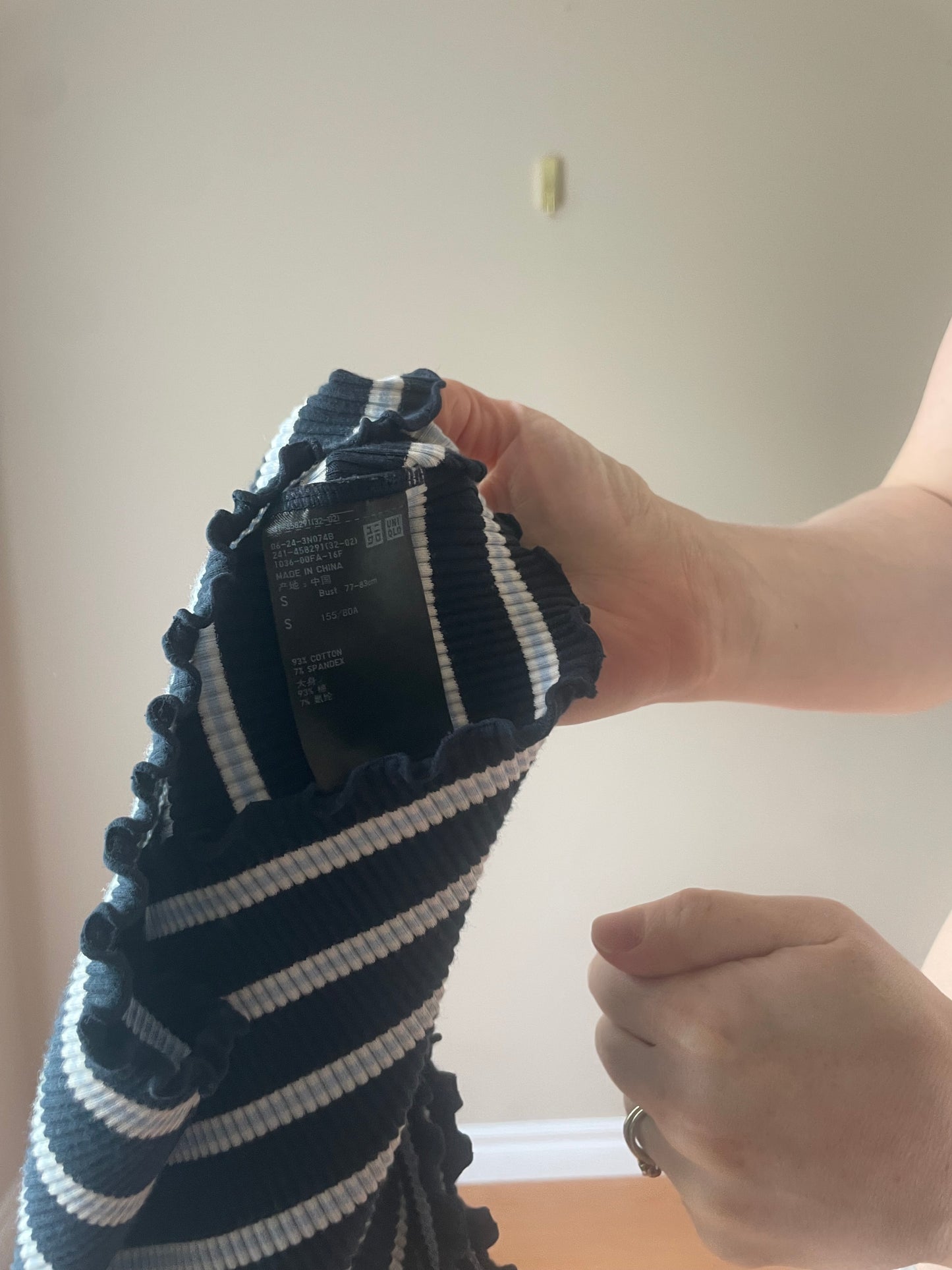 Uniqlo Navy & White Ribbed Striped Crop Top – Small
