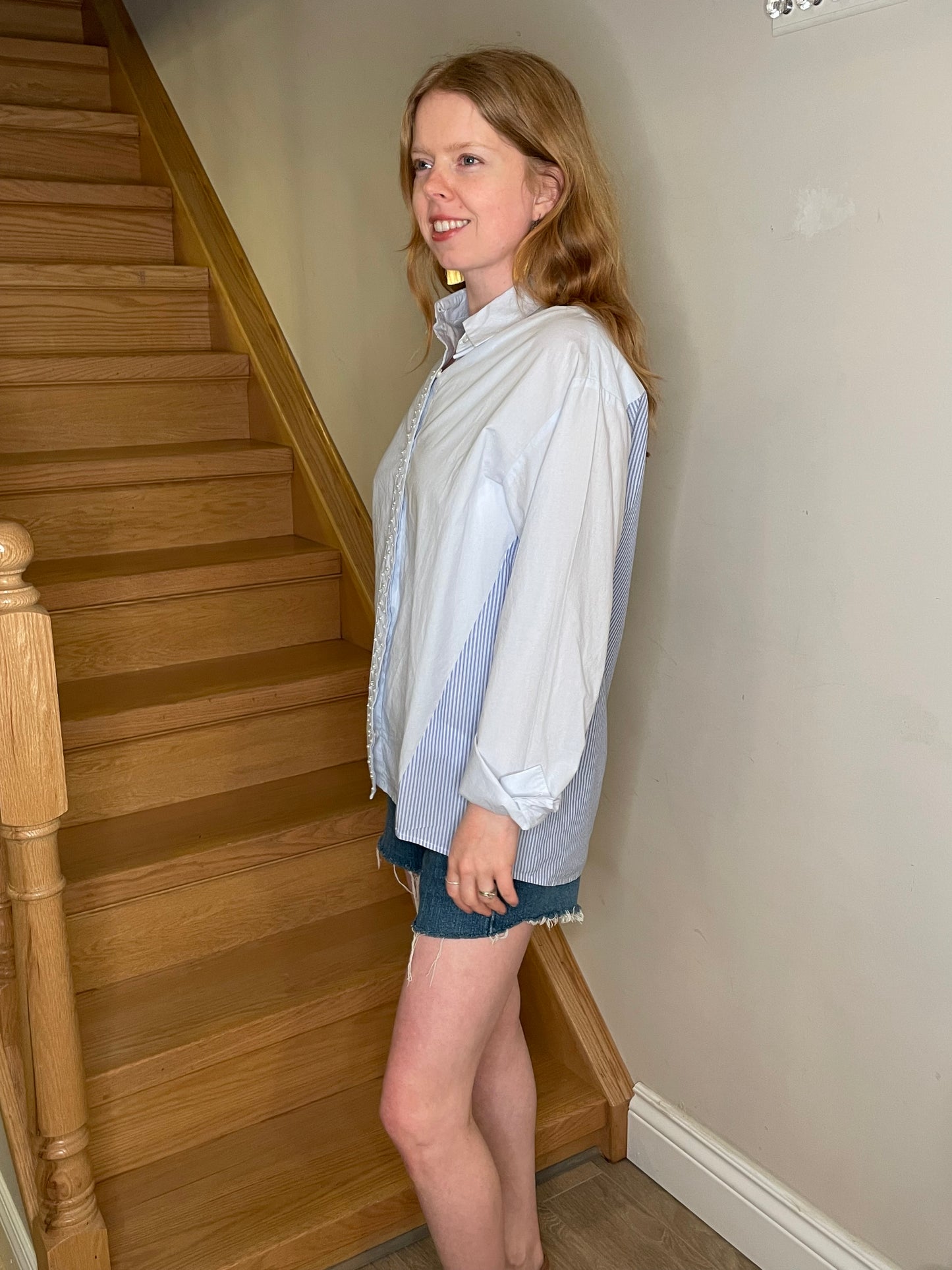 DKNY Light Blue Pinstripe Pearl Trimmed 100% Cotton Button Down Oxford Top - S/M