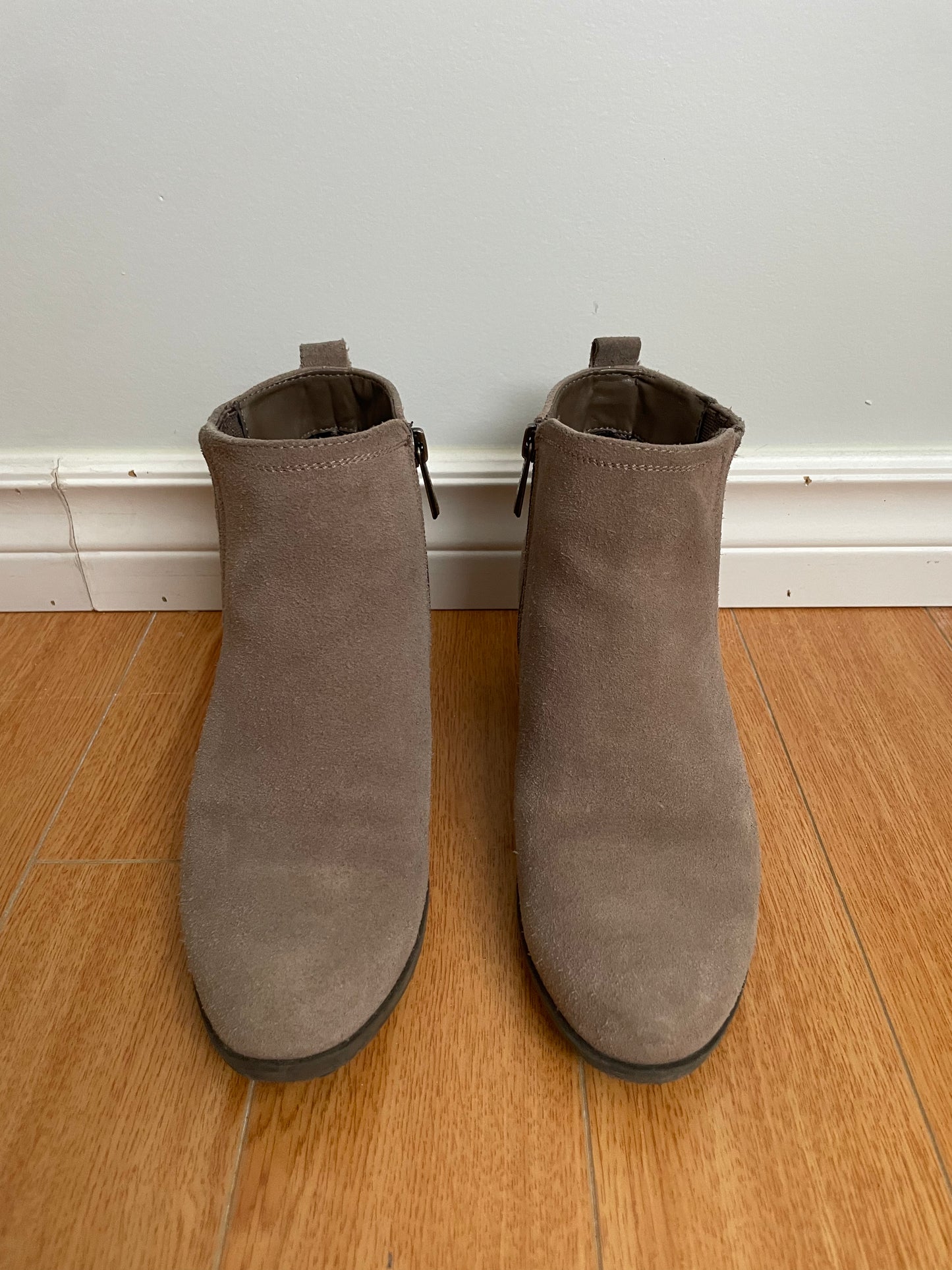Denver Hayes Taupe Waterproof Suede Ankle Boots – Size 7