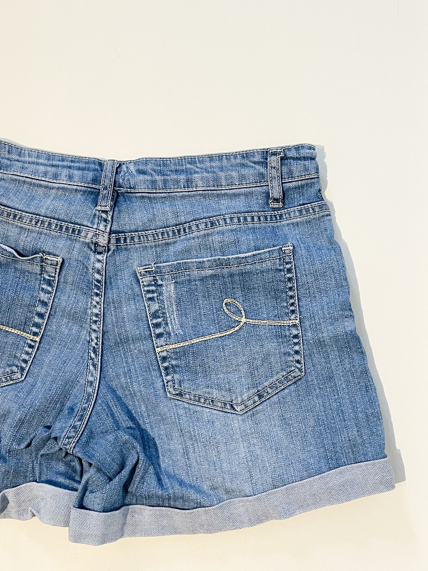 Avant Premiere Light Wash Cuffed Jean Shorts - Medium