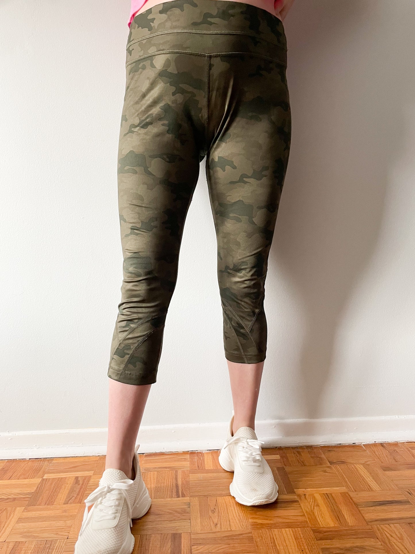 Lululemon Green Camo Cropped Legging - Size 10