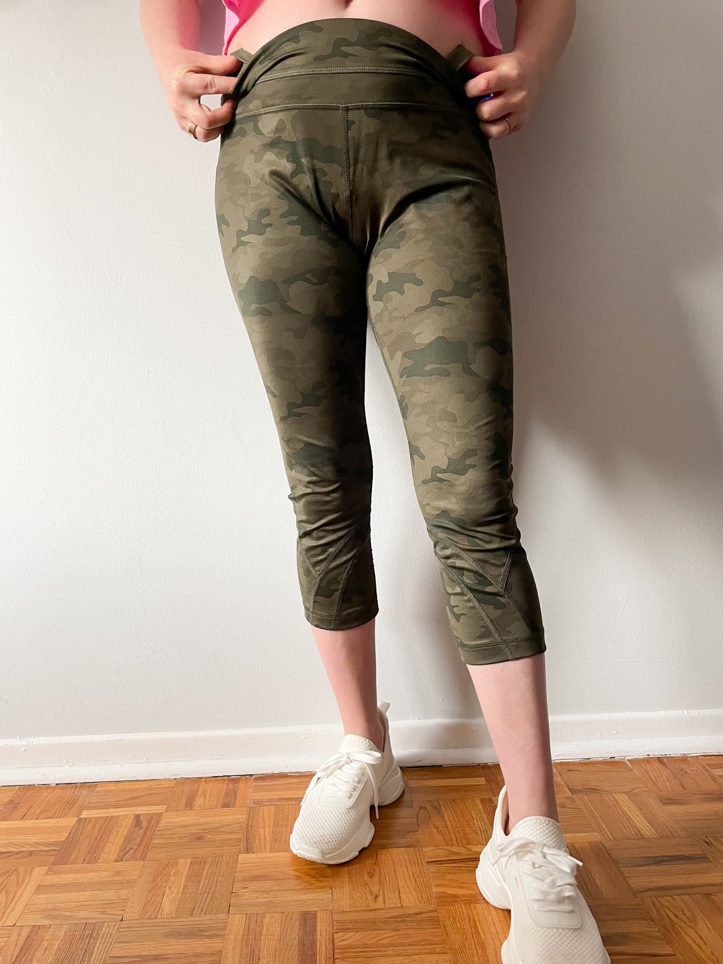 Lululemon Green Camo Cropped Legging - Size 10