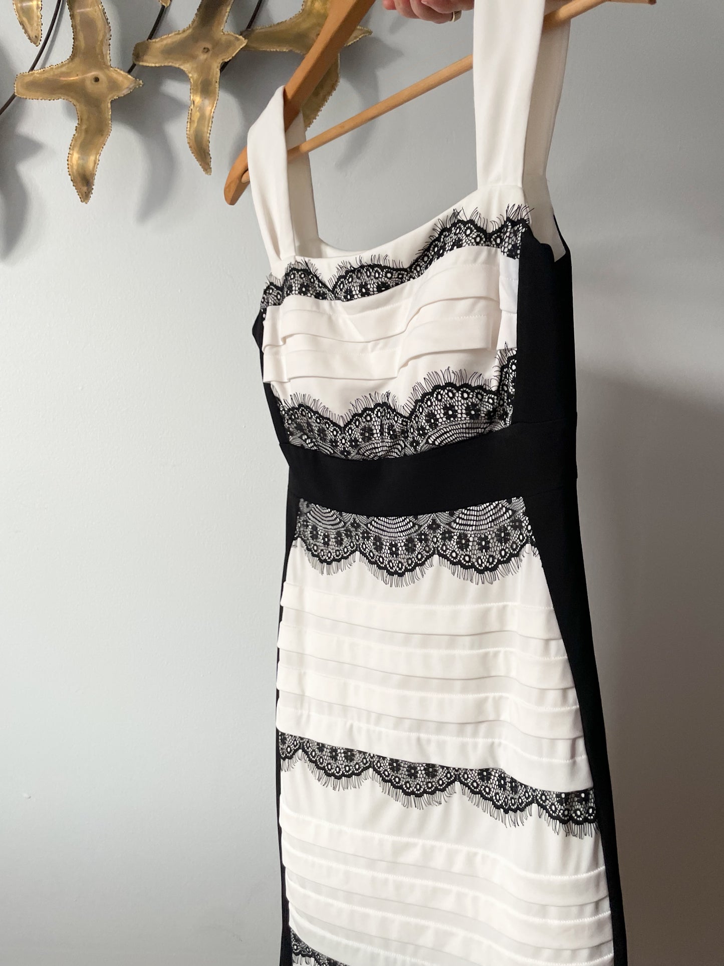 Jax White Black Colour Block Eyelash Lace Sheath Dress - Size 2