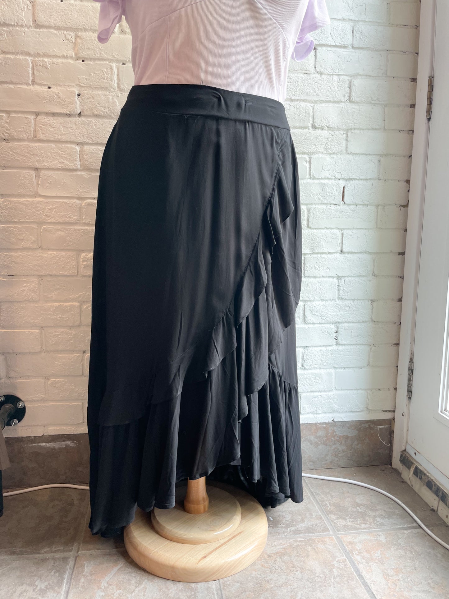 Torrid Black Ruffle Hem Hi Lo Maxi Skirt NWT - 3XL / Size 22-24