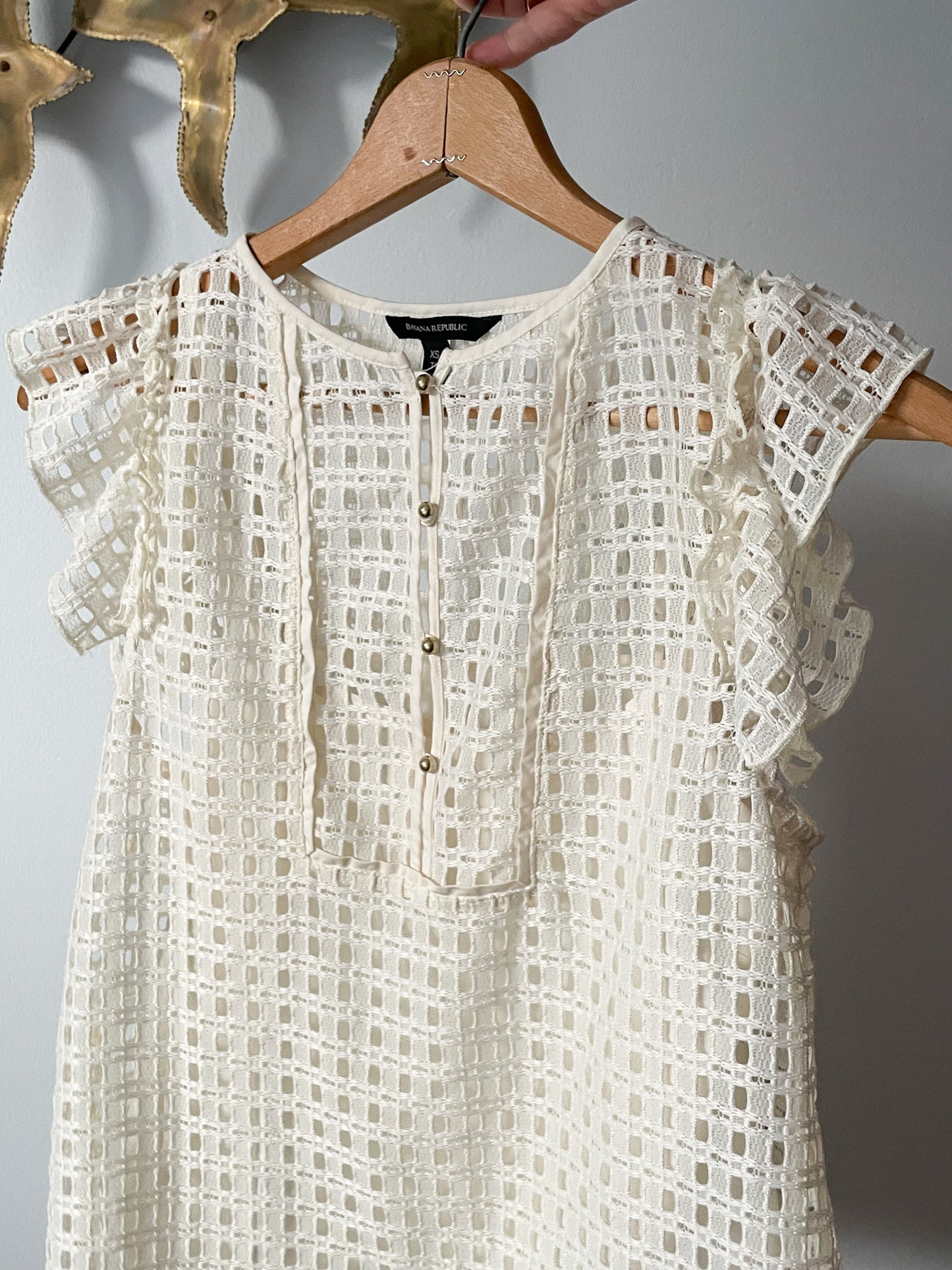 Banana Republic Cream Eyelet Lace Ruffle Sleeveless Top - XS