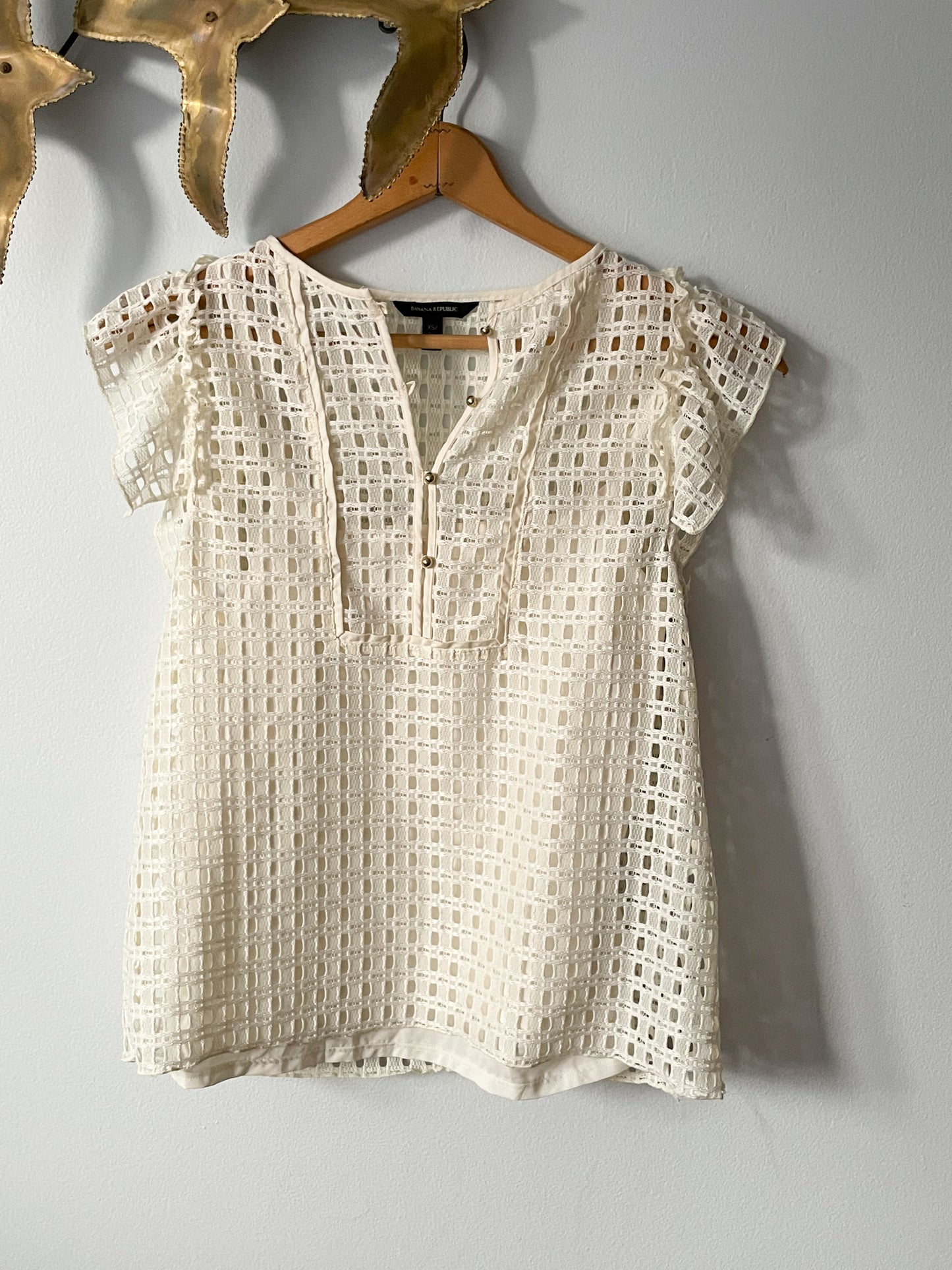 Banana Republic Cream Eyelet Lace Ruffle Sleeveless Top - XS