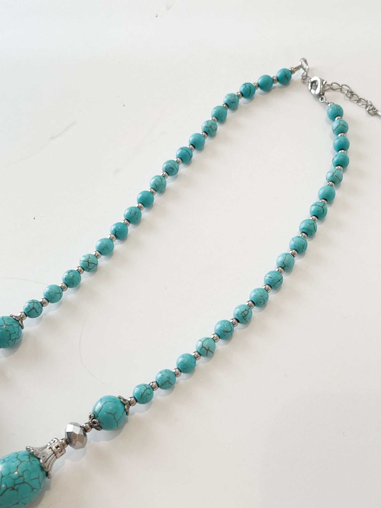 Turquoise-Like Beaded Pendent Necklace