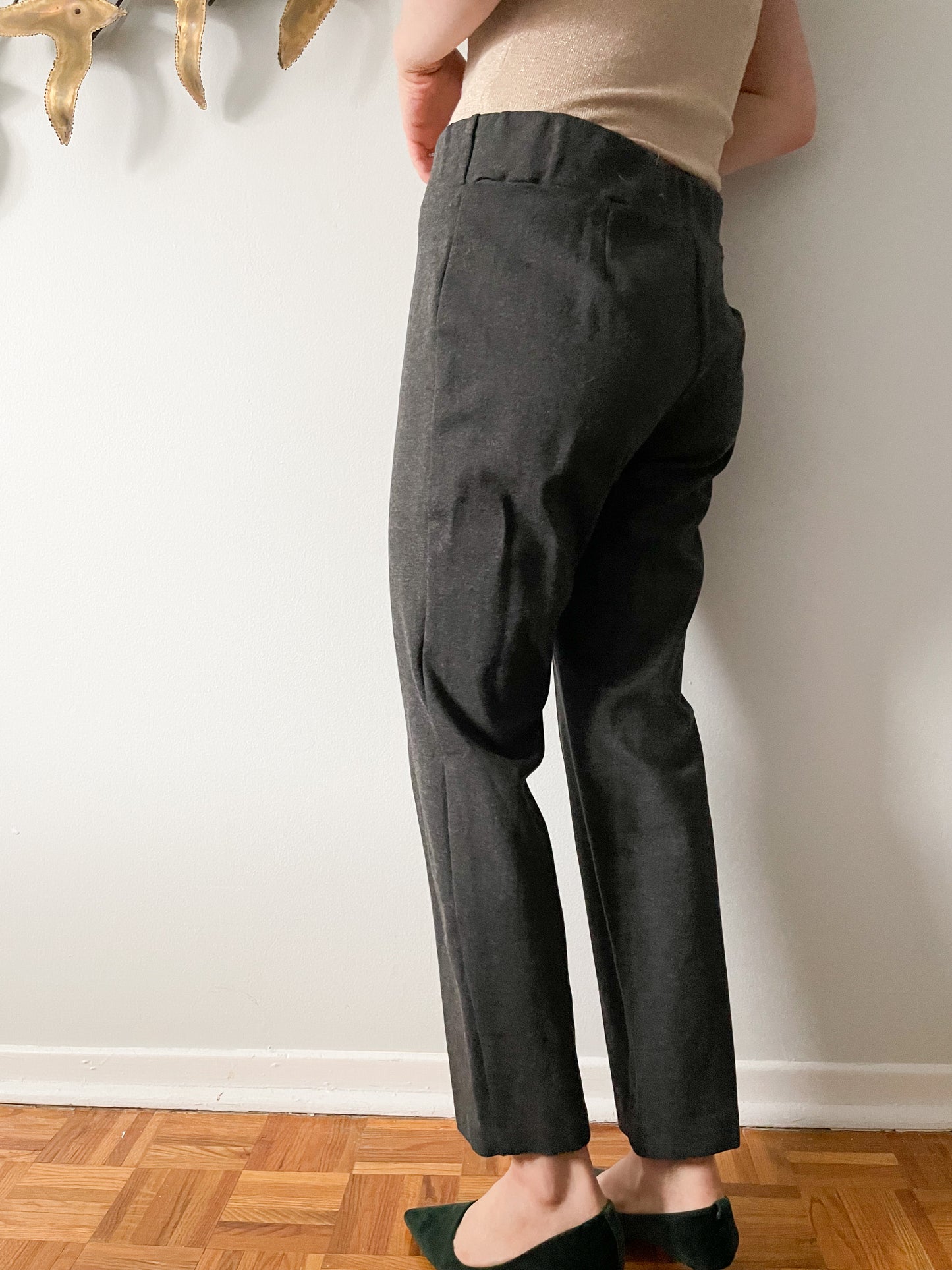 Laura Grey Cropped Straight Leg Pull On Stretch Pants - M/L Petite