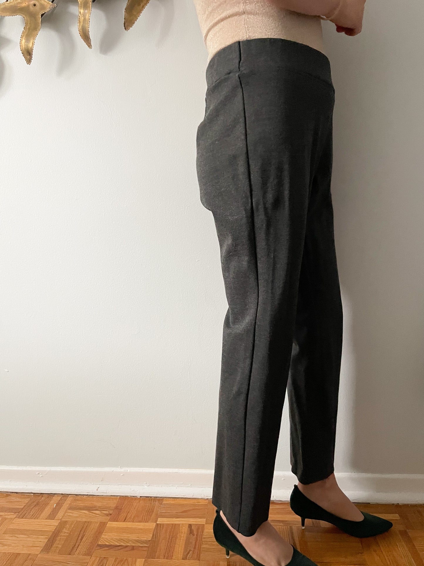 Laura Grey Cropped Straight Leg Pull On Stretch Pants - M/L Petite