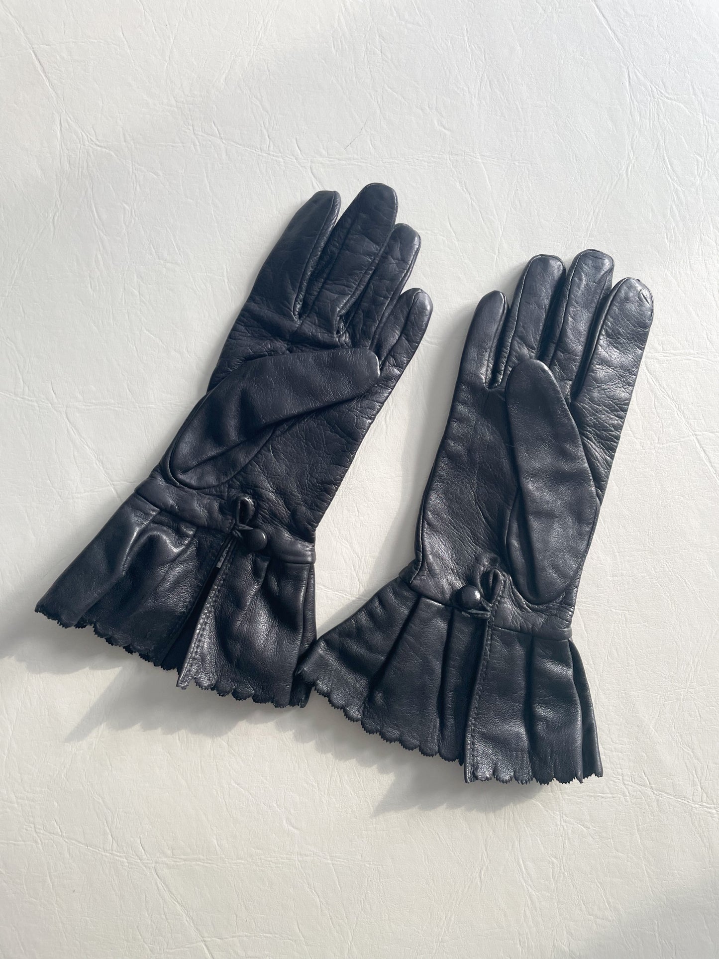 Danier Black Leather Ruffle Gloves - XS