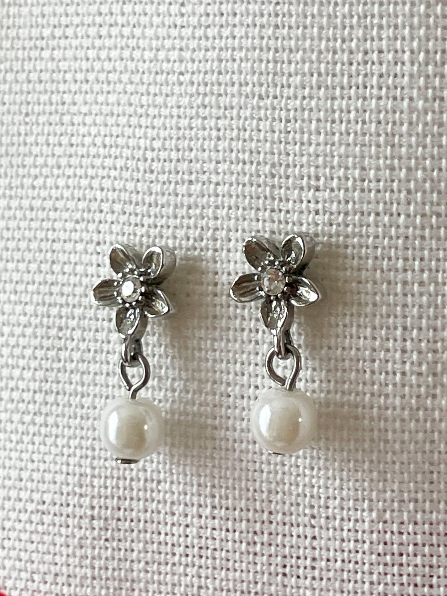 Floral Pearl Dangle Earrings – Delicate & Feminine