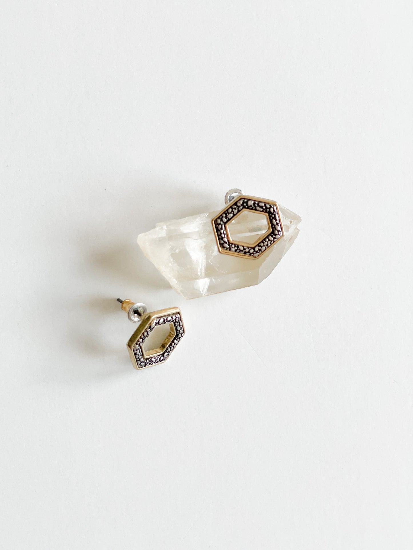Gold Black Pebbled Octagon Cutout Stud Earrigs