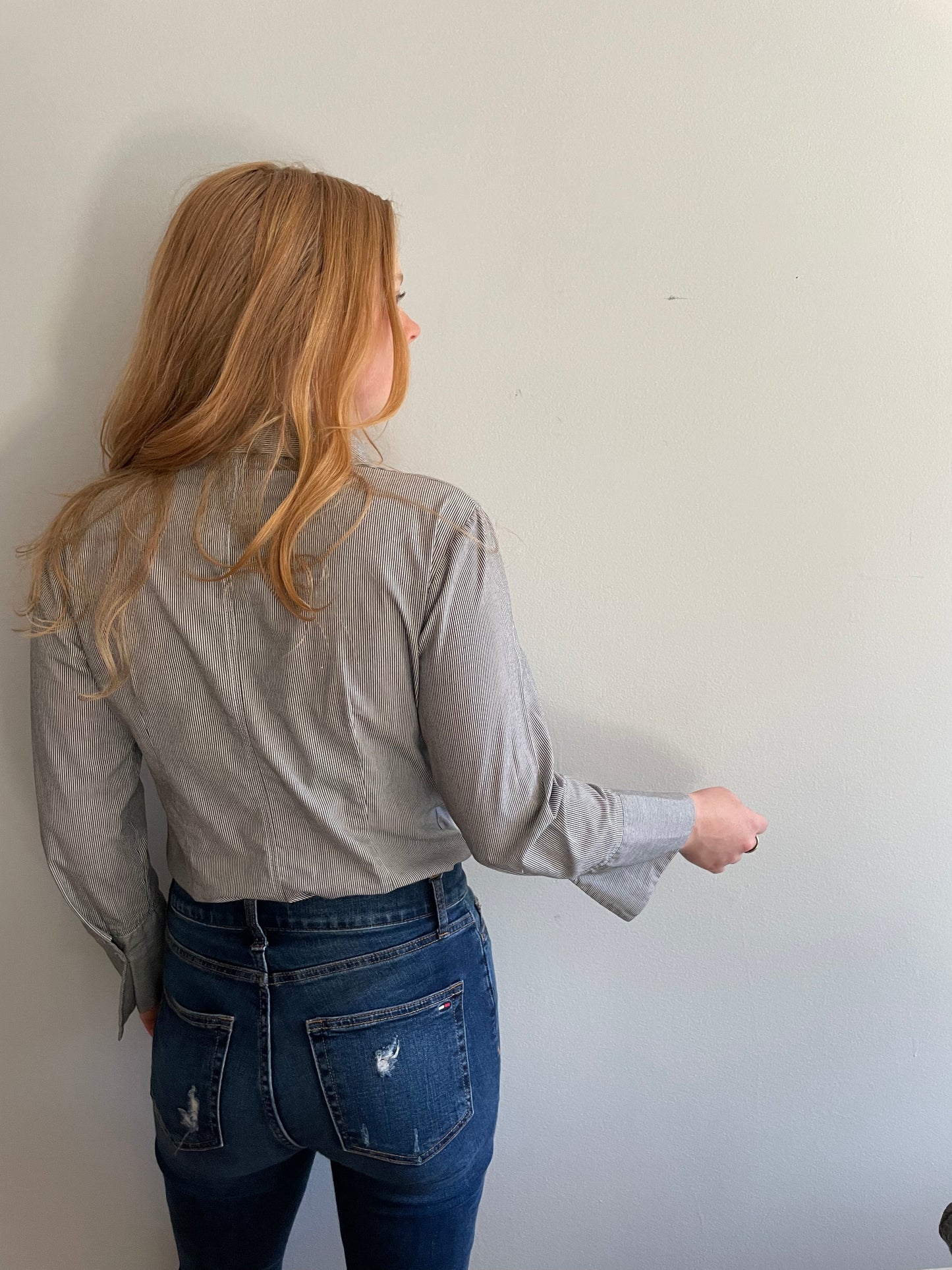 Signature Larry Levine Grey Striped Button Down Blouse - Small