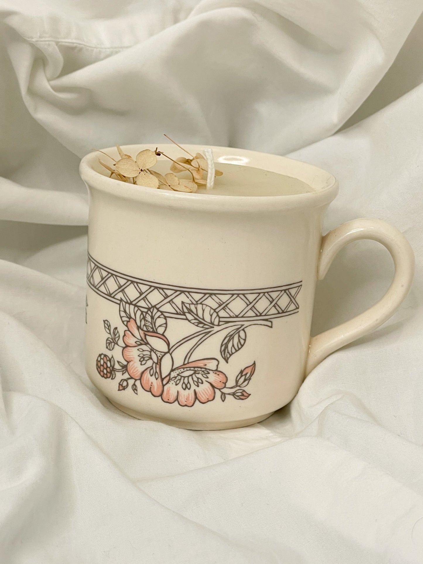 Floral Lattice Grey and Pink 100% Beeswax Mug Candle - Clarity Floral Citrus Scent