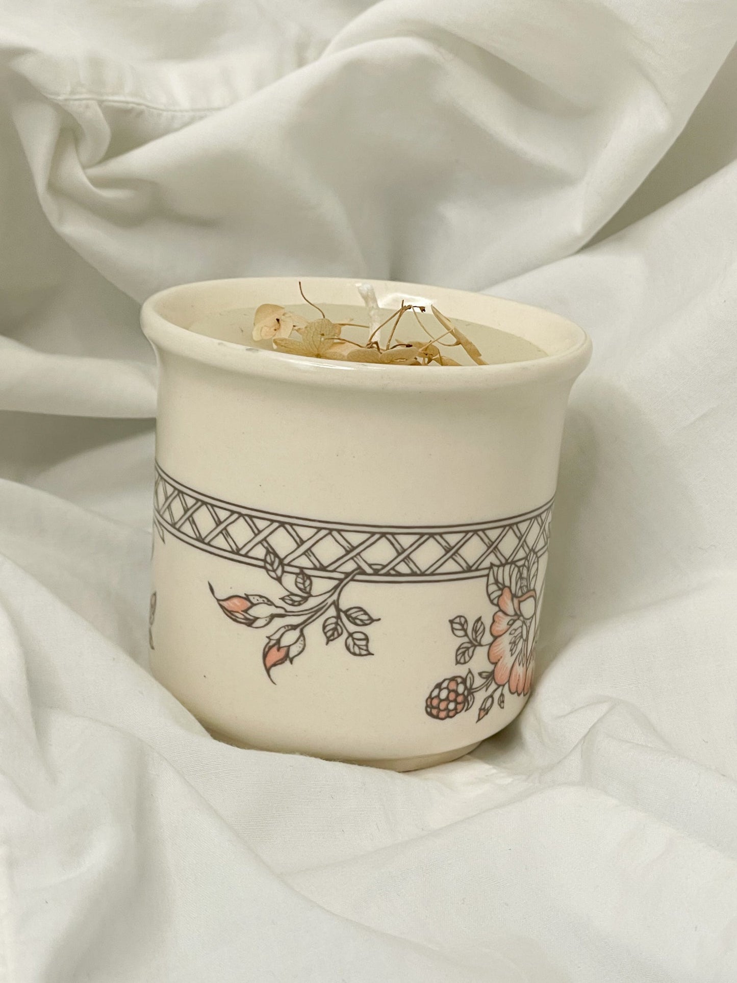 Floral Lattice Grey and Pink 100% Beeswax Mug Candle - Clarity Floral Citrus Scent