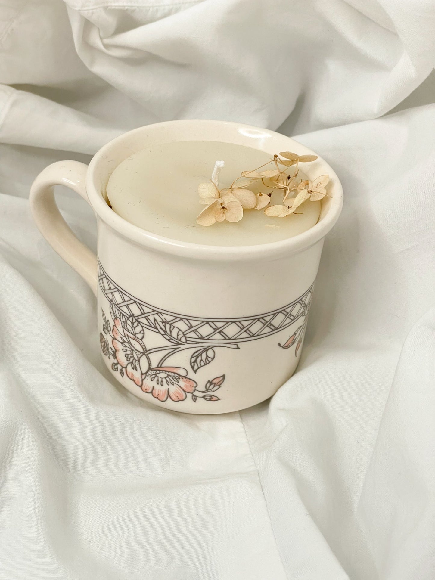 Floral Lattice Grey and Pink 100% Beeswax Mug Candle - Clarity Floral Citrus Scent