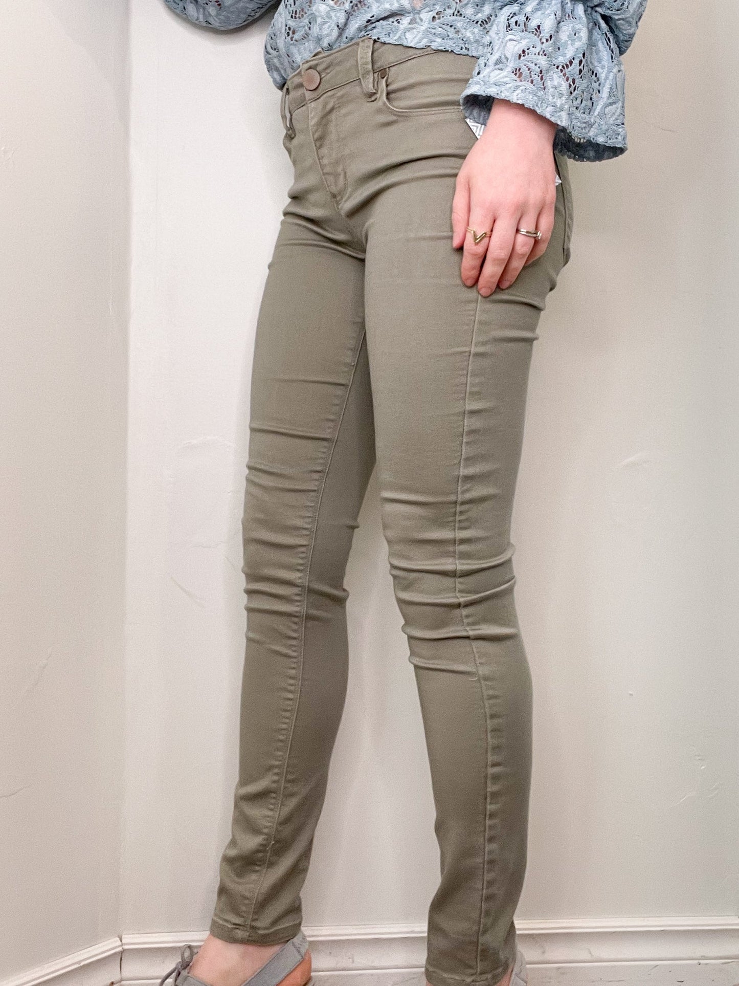 Design Lab Dusty Grey Green Mid Rise Stretch Skinny Pants - Size 26