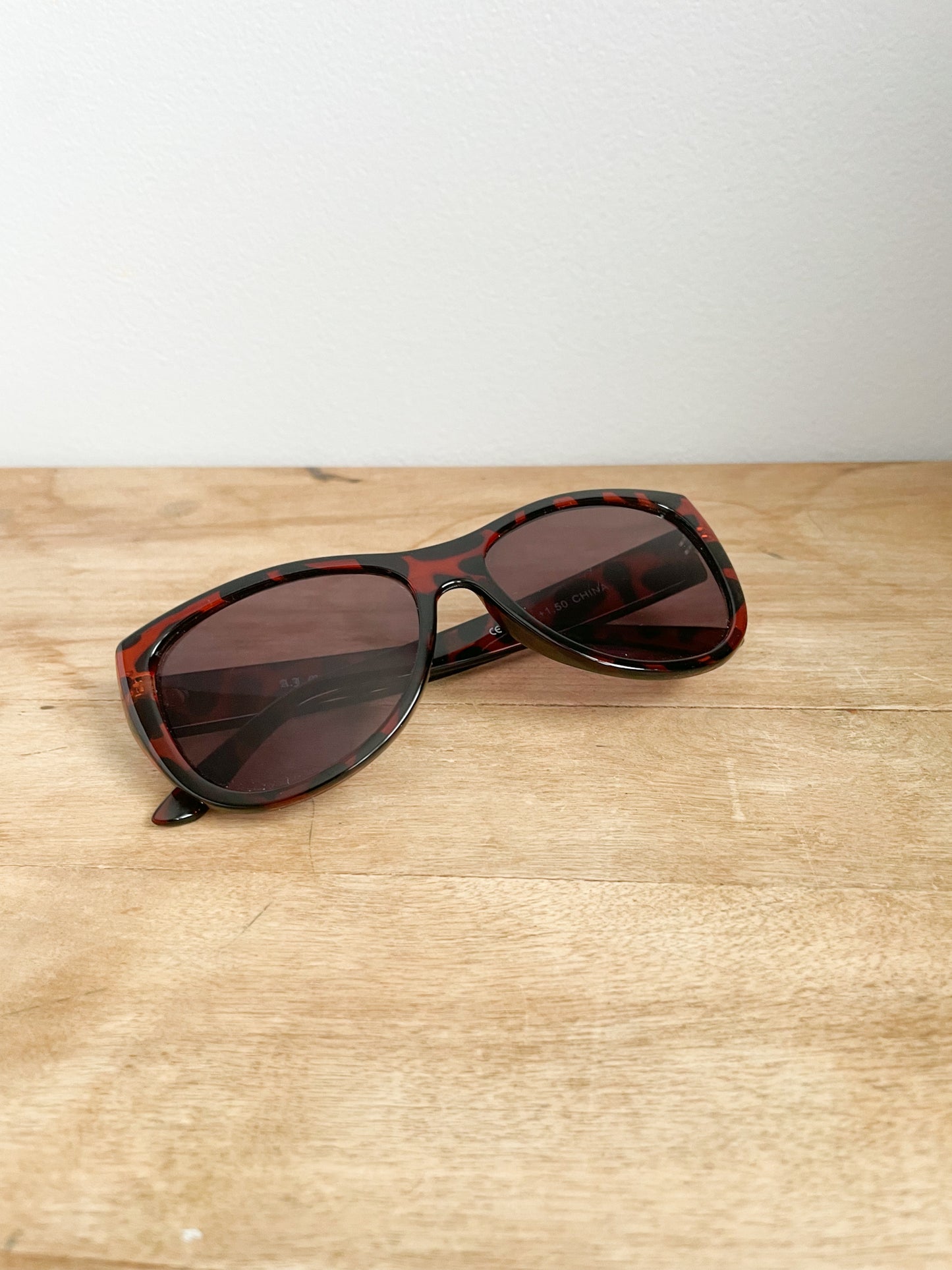 A. J. Morgan Brown Toirtoishell Reader Sunglasses - +1.50